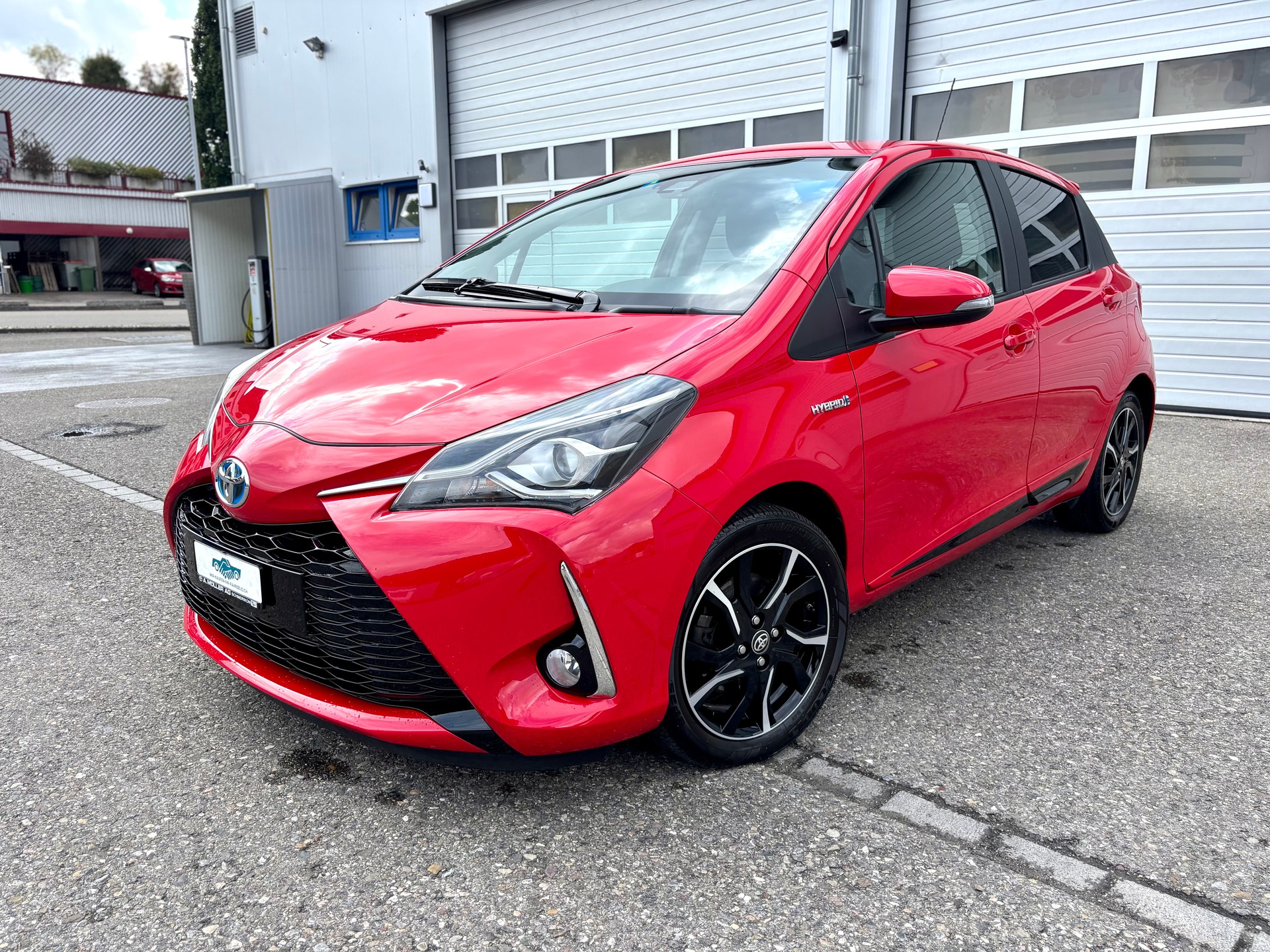 TOYOTA Yaris 1.5 VVT-i Hybrid Premium e-CVT-image-0