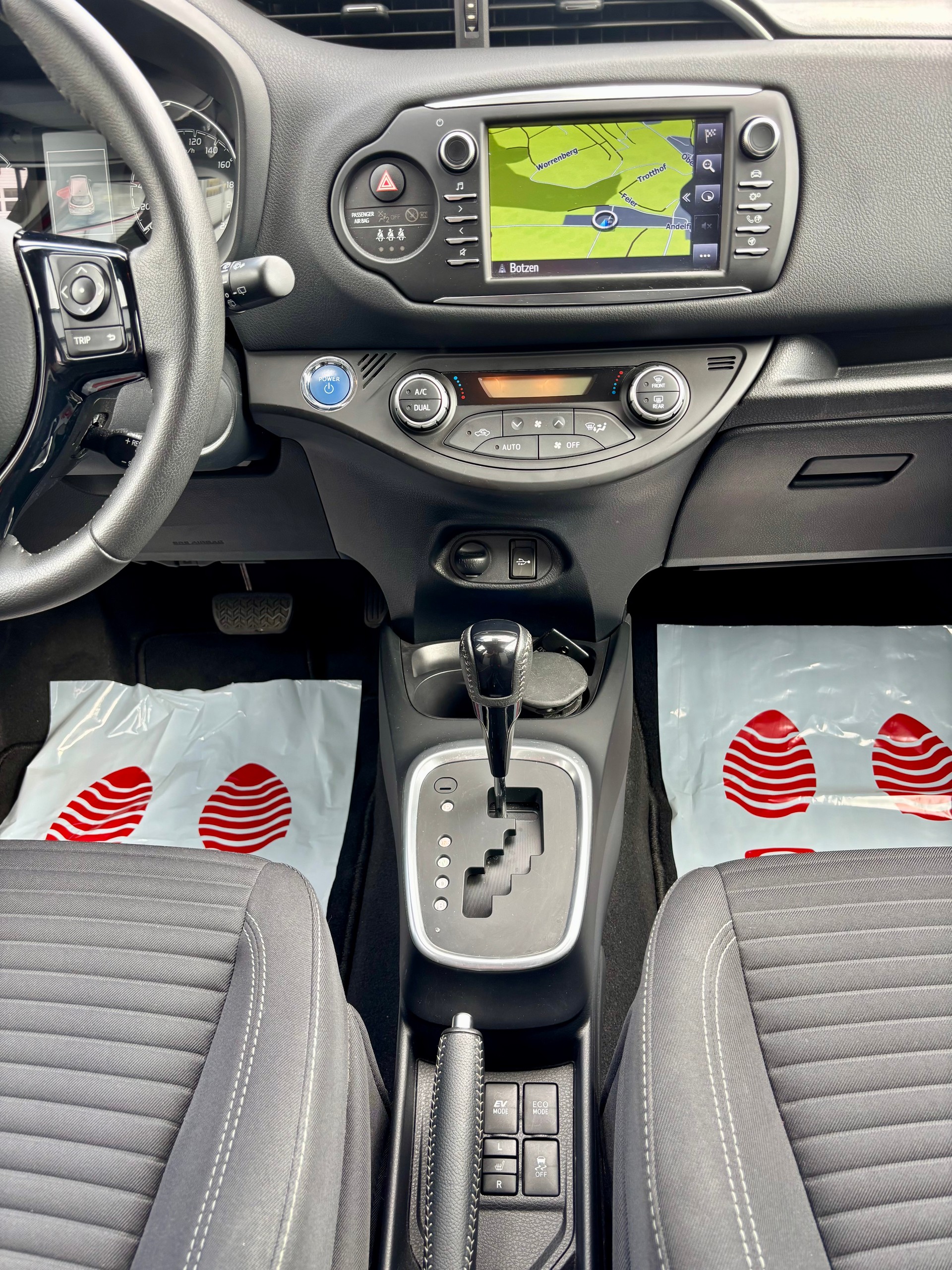 TOYOTA Yaris 1.5 VVT-i Hybrid Premium e-CVT-image-6