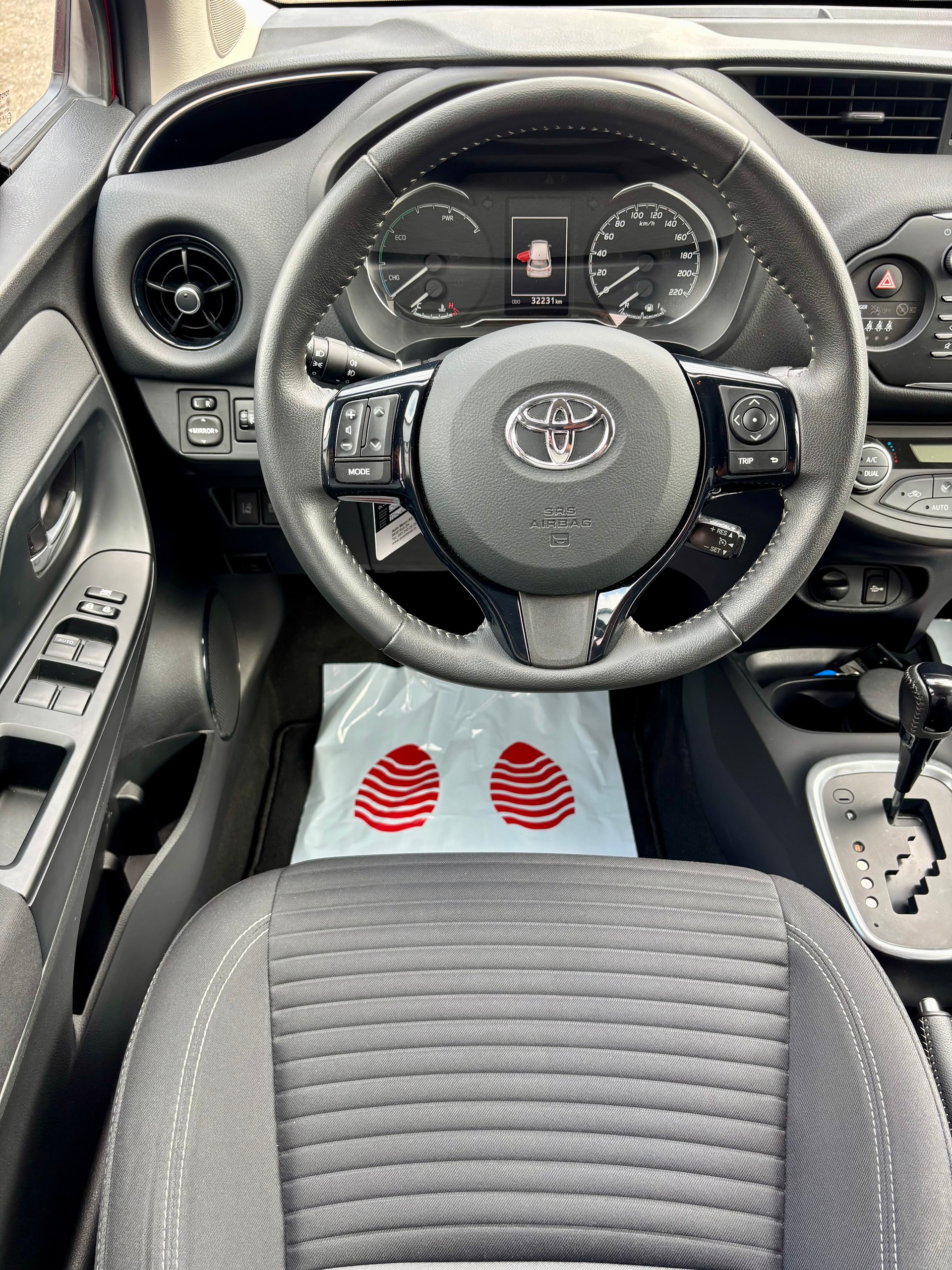 TOYOTA Yaris 1.5 VVT-i Hybrid Premium e-CVT-image-5