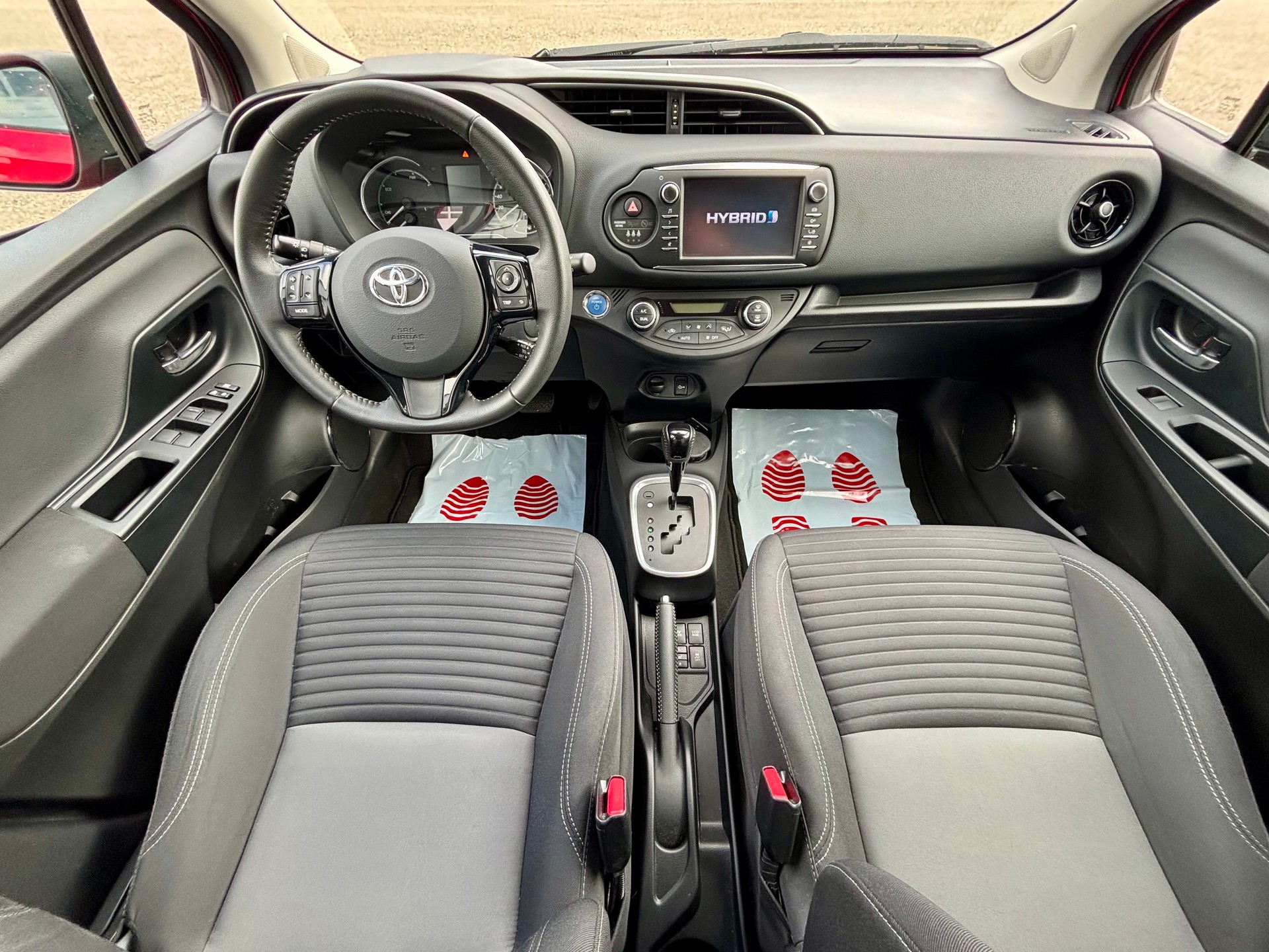 TOYOTA Yaris 1.5 VVT-i Hybrid Premium e-CVT-image-4