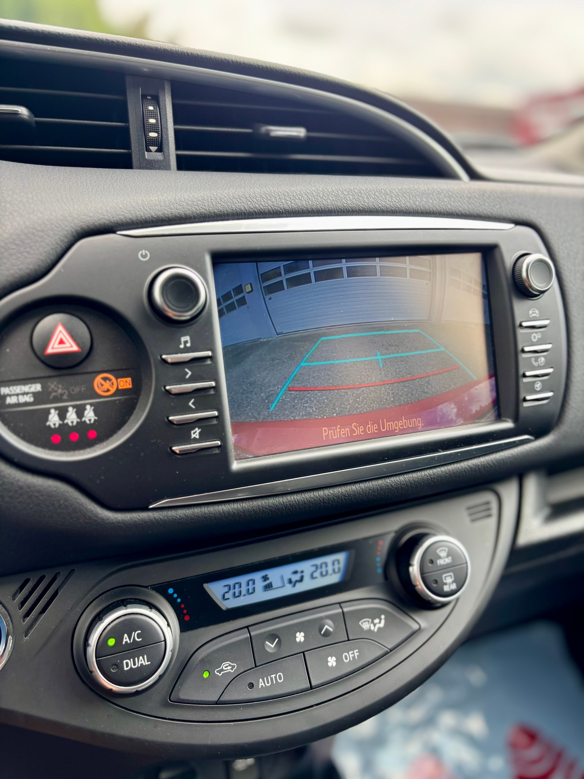 TOYOTA Yaris 1.5 VVT-i Hybrid Premium e-CVT-image-8