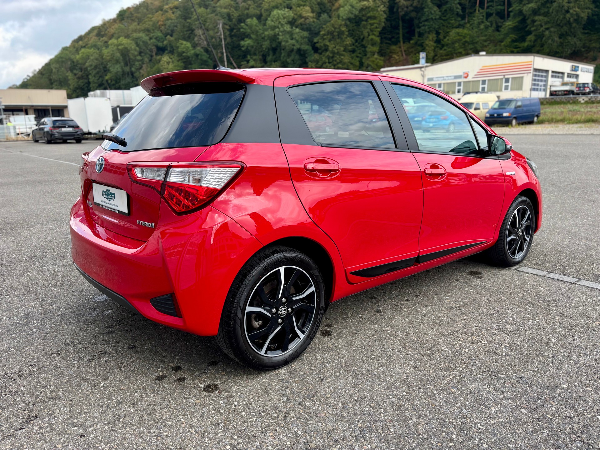 TOYOTA Yaris 1.5 VVT-i Hybrid Premium e-CVT-image-3