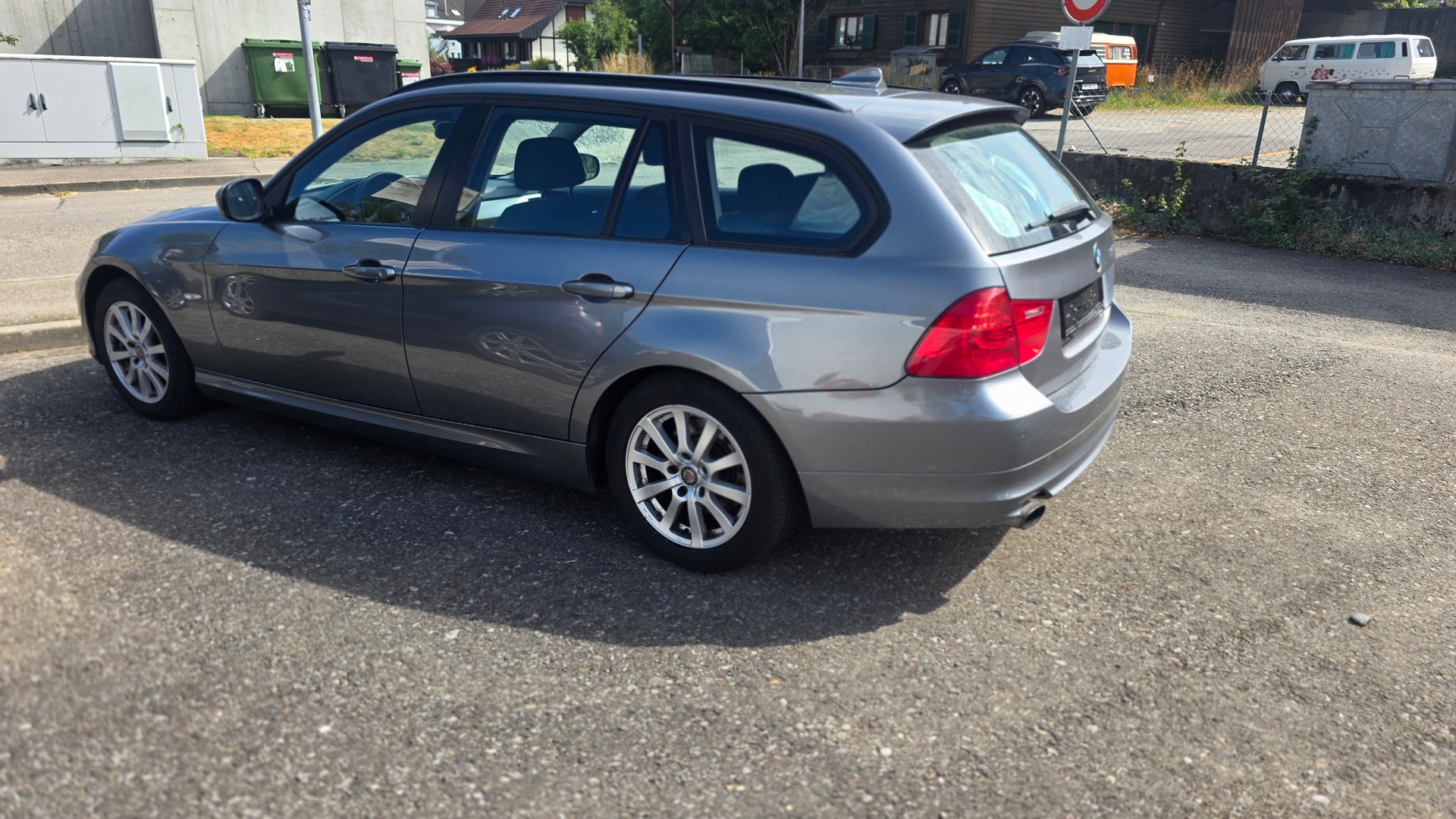 BMW 320i Touring Dynamic Edition Steptronic-image-1
