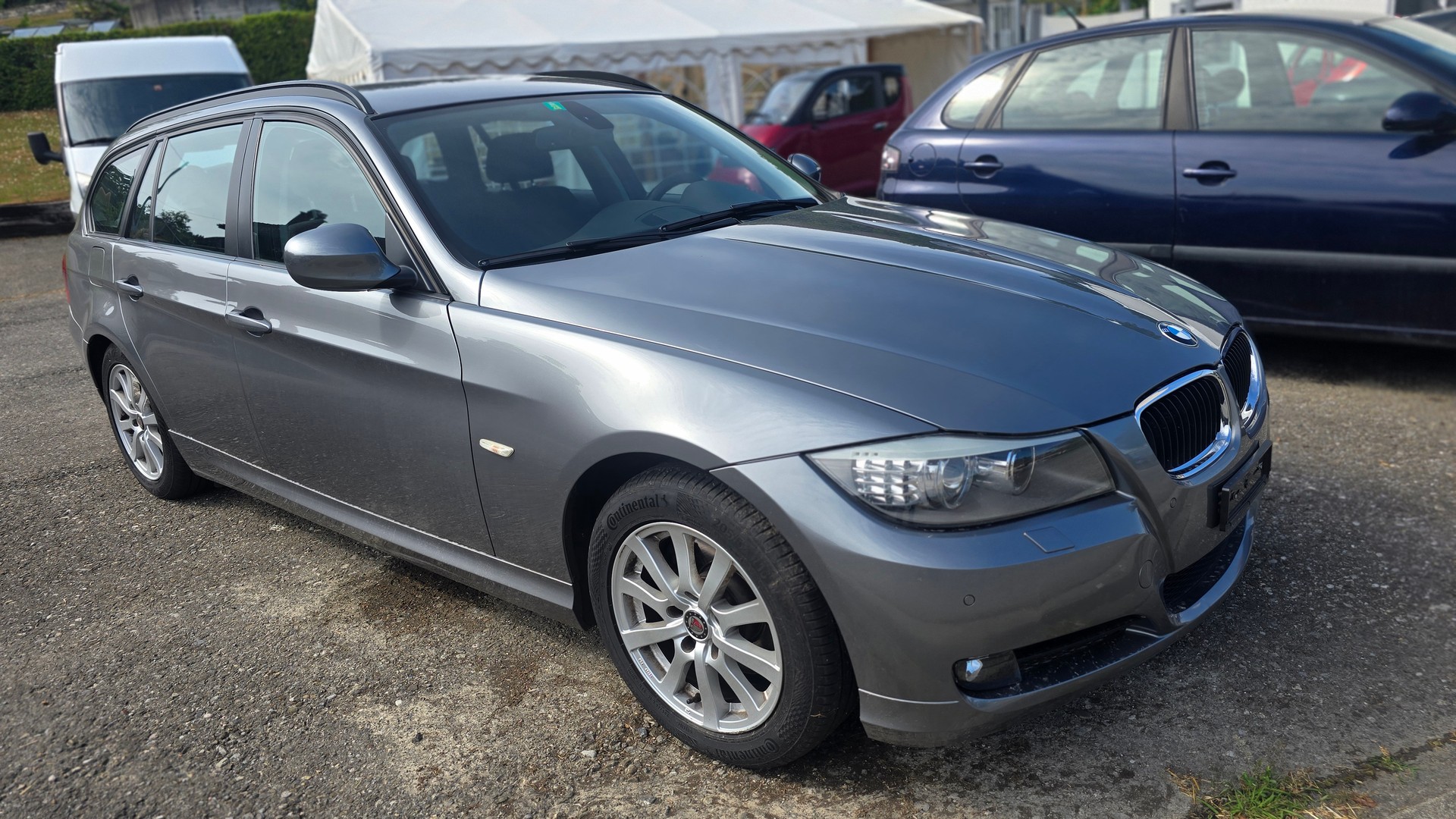 BMW 320i Touring Dynamic Edition Steptronic-image-11