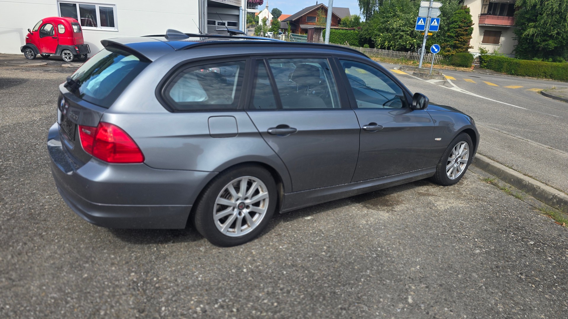 BMW 320i Touring Dynamic Edition Steptronic-image-2