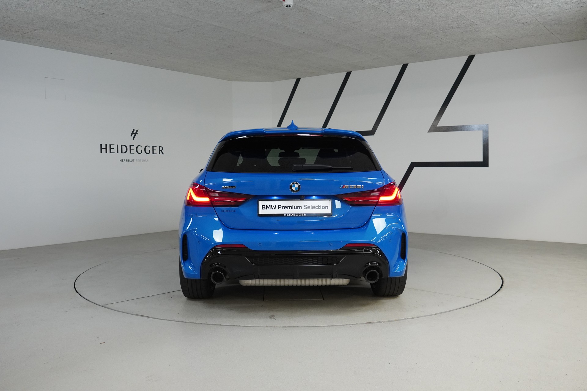 BMW M135i xDrive Steptronic-image-5