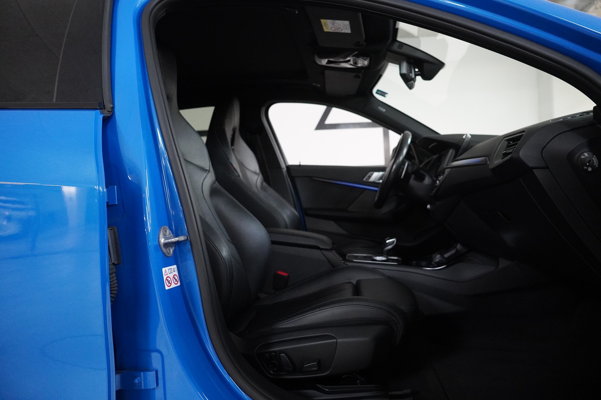 BMW M135i xDrive Steptronic-image-13