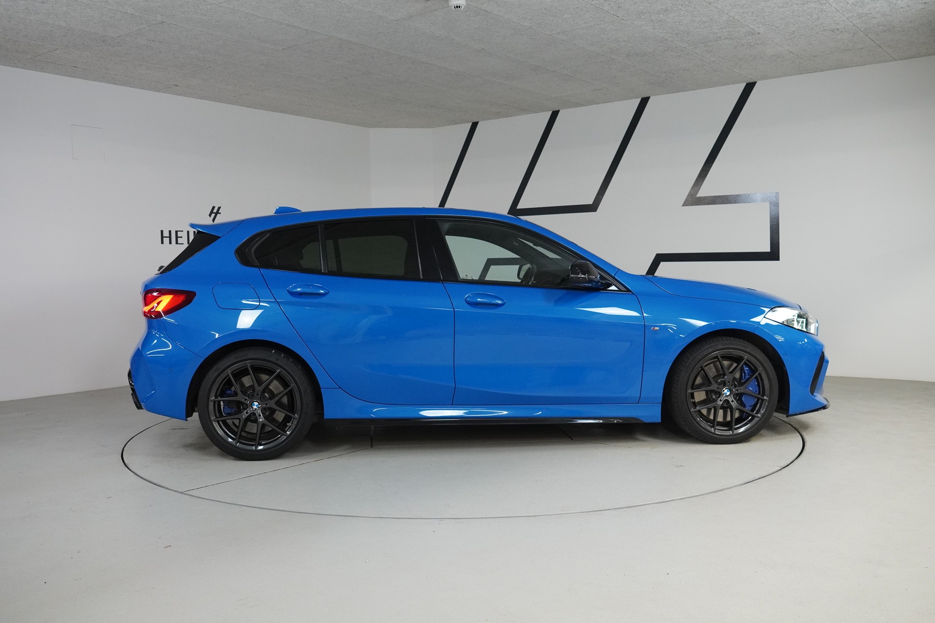 BMW M135i xDrive Steptronic-image-7