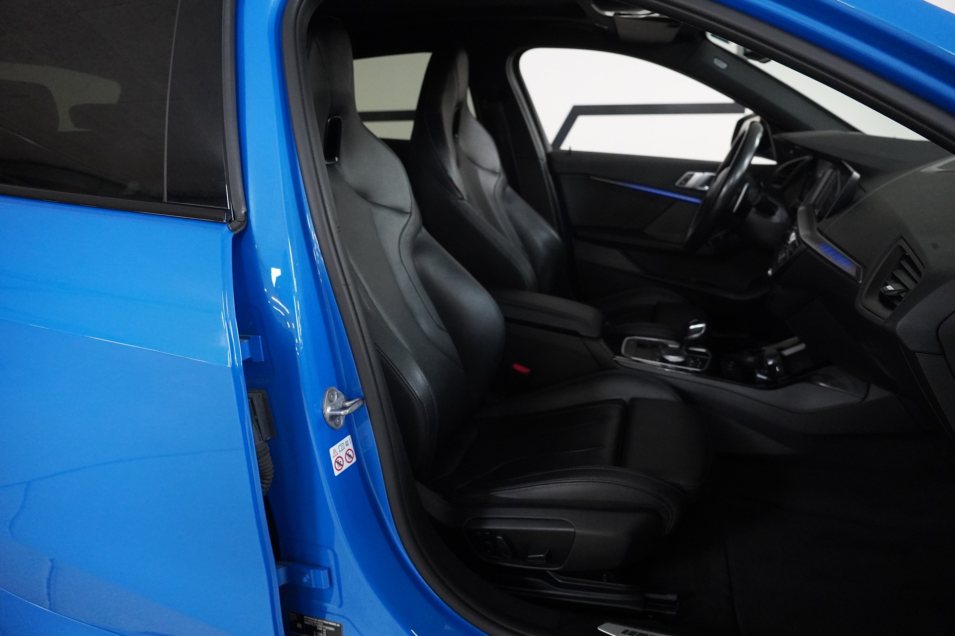 BMW M135i xDrive Steptronic-image-14