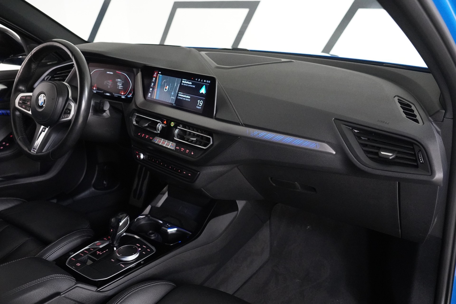 BMW M135i xDrive Steptronic-image-16
