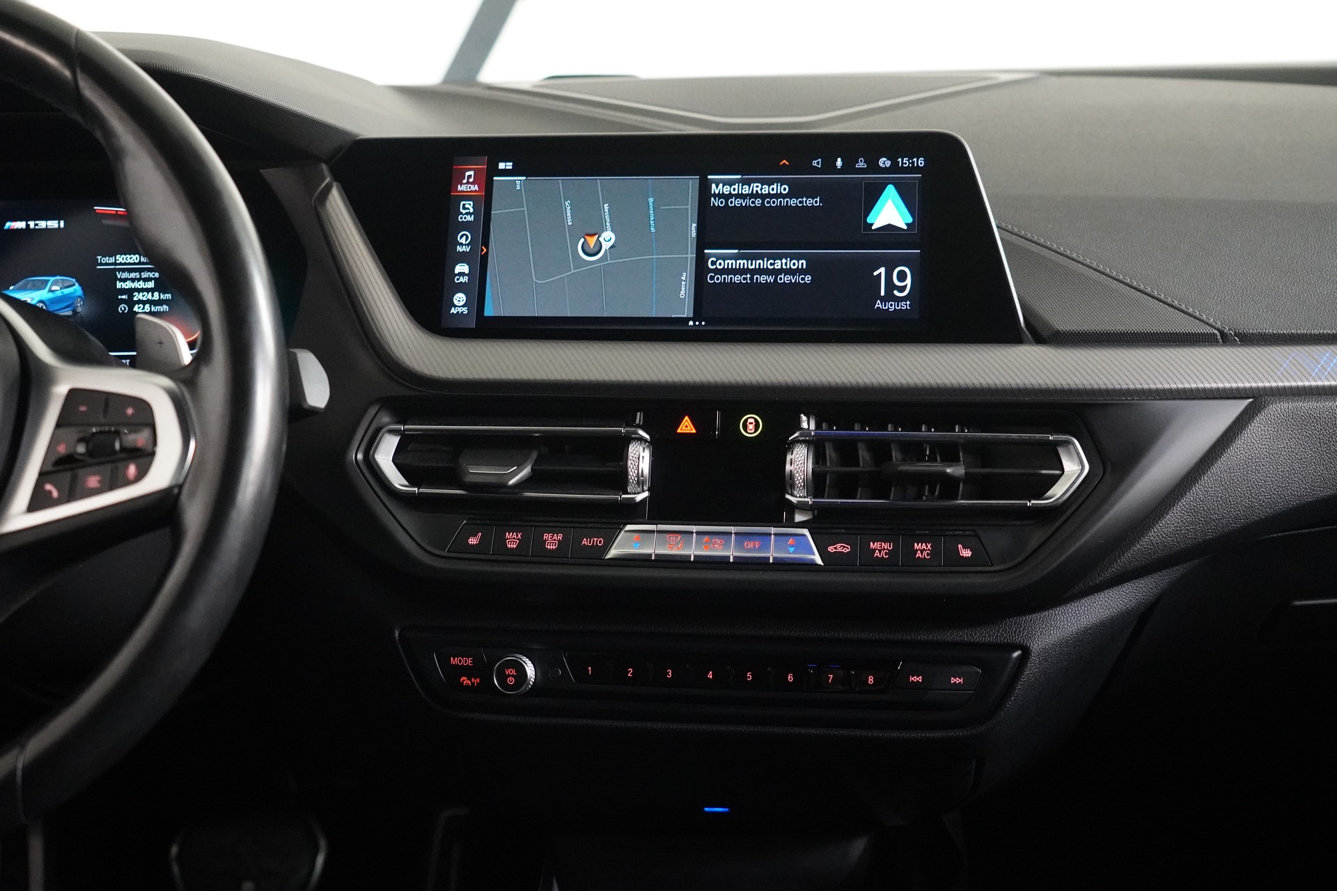 BMW M135i xDrive Steptronic-image-18