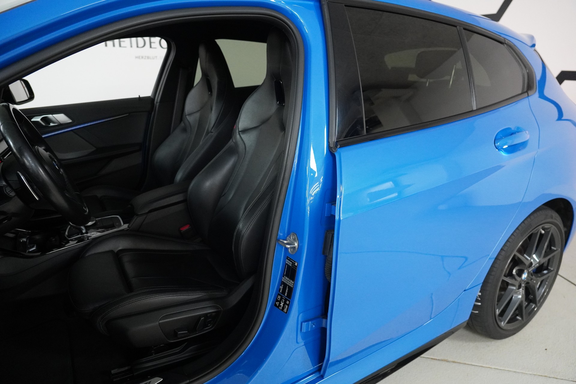 BMW M135i xDrive Steptronic-image-11
