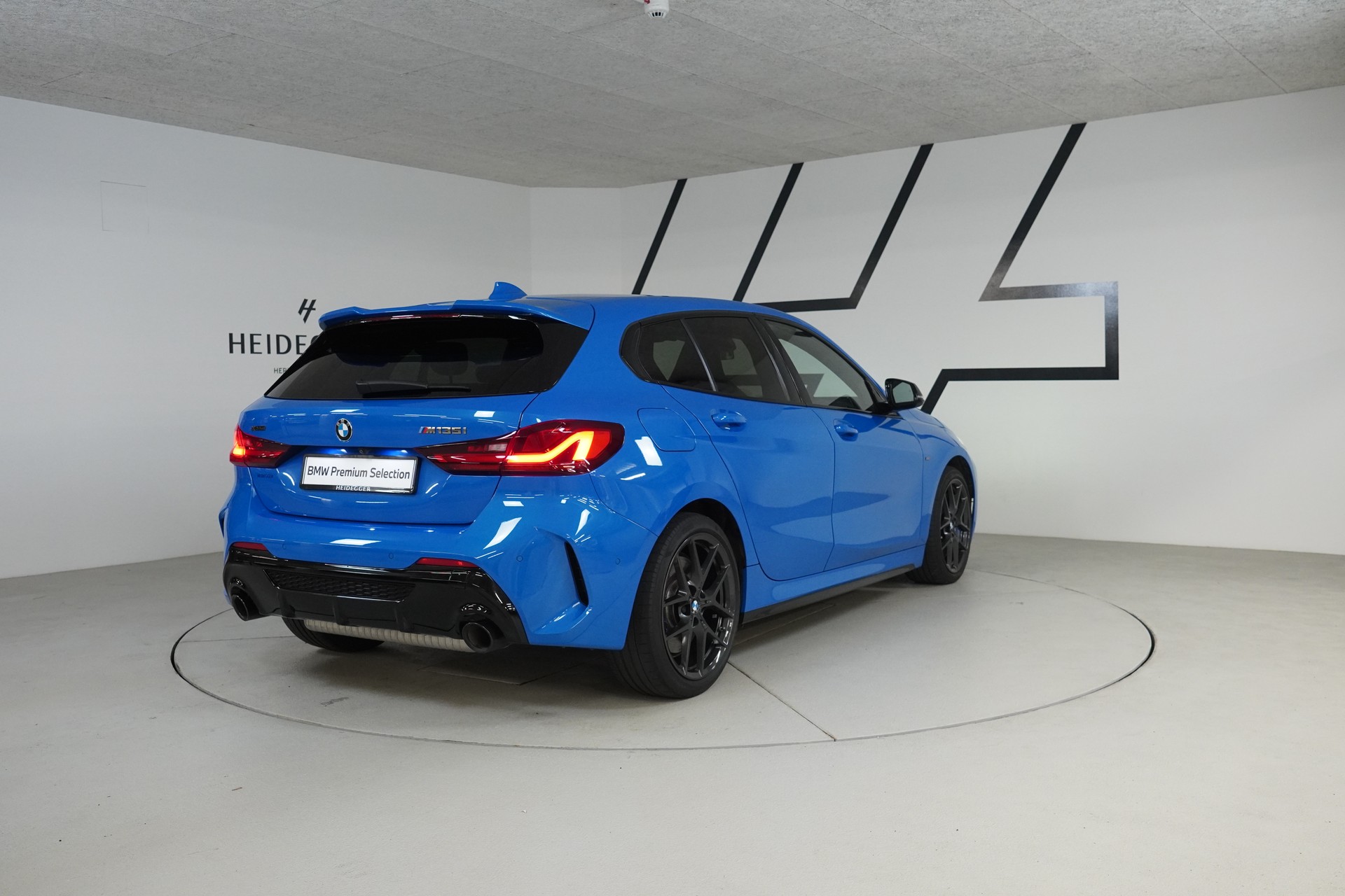 BMW M135i xDrive Steptronic-image-6