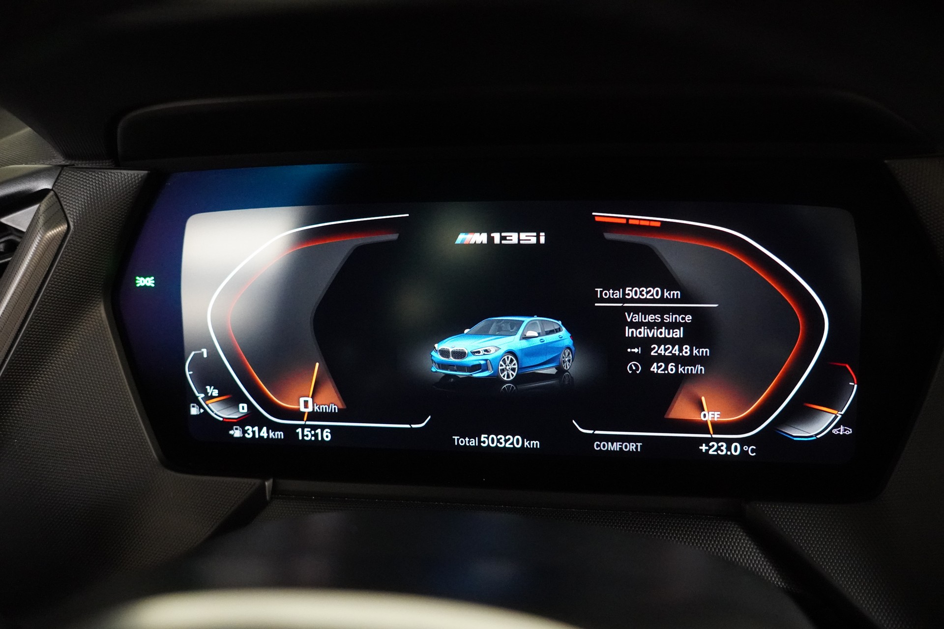 BMW M135i xDrive Steptronic-image-21