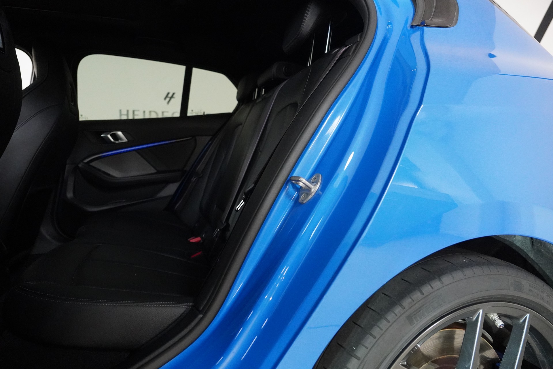 BMW M135i xDrive Steptronic-image-12