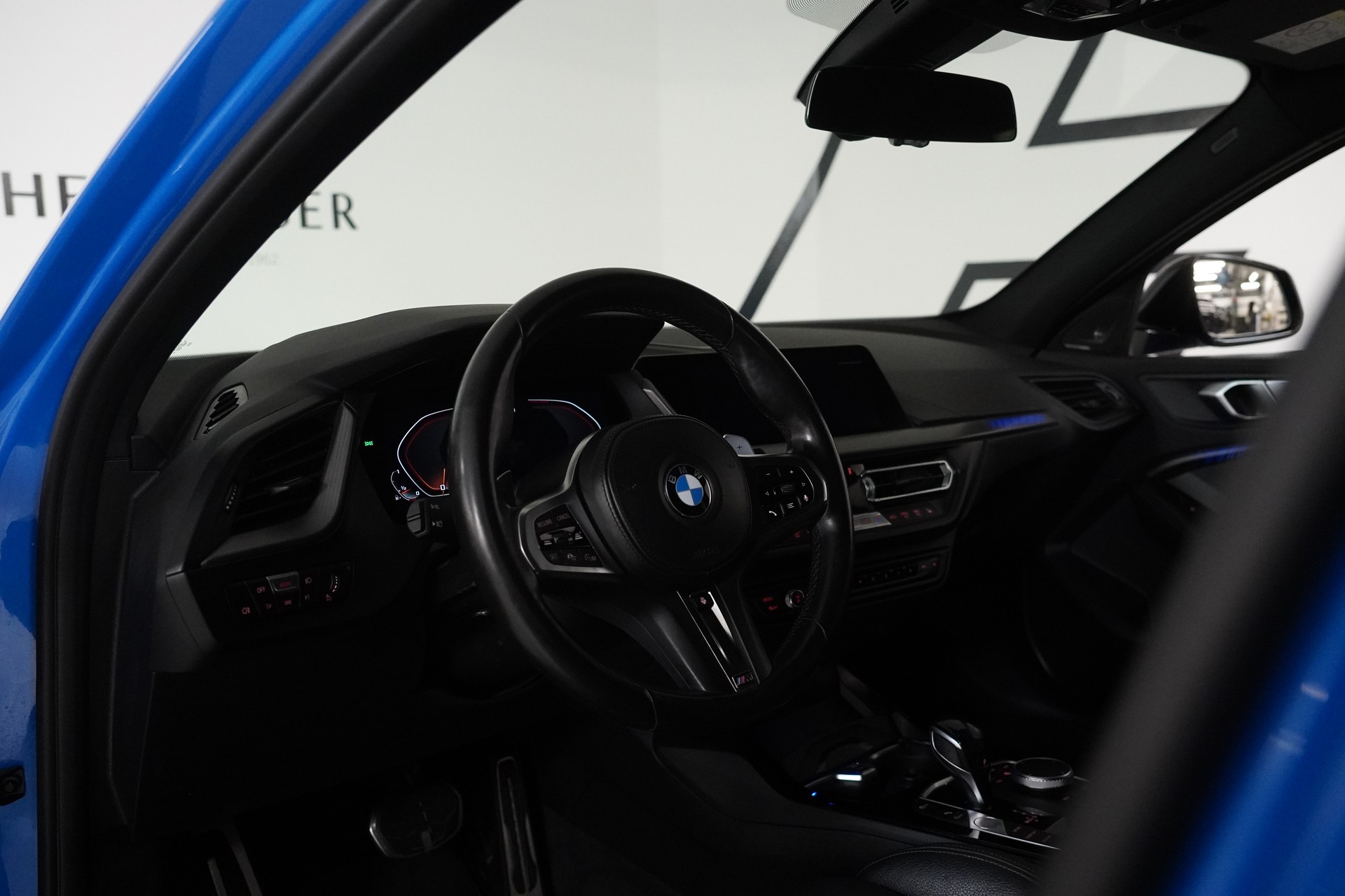 BMW M135i xDrive Steptronic-image-24