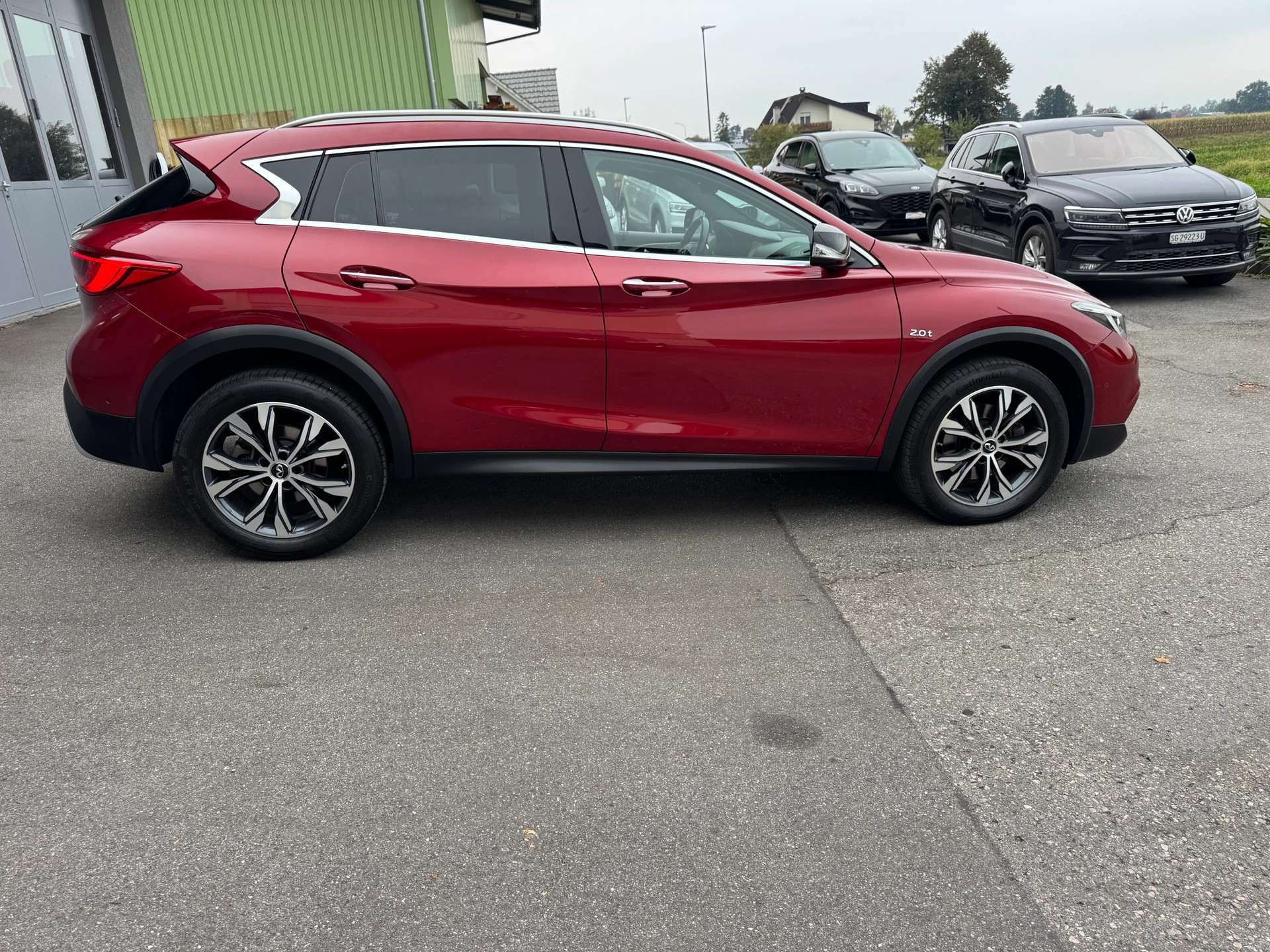 INFINITI QX30 2.0t Luxe Tech AWD DCT AWD-image-14
