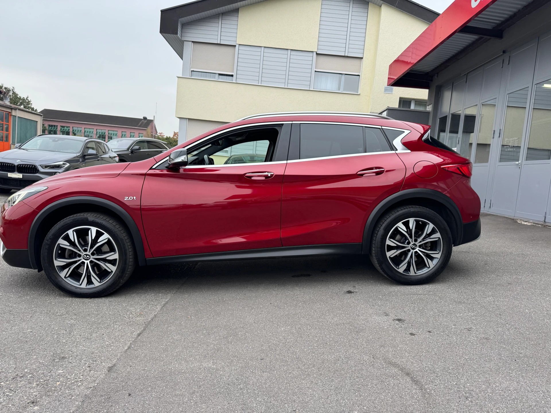 INFINITI QX30 2.0t Luxe Tech AWD DCT AWD-image-6
