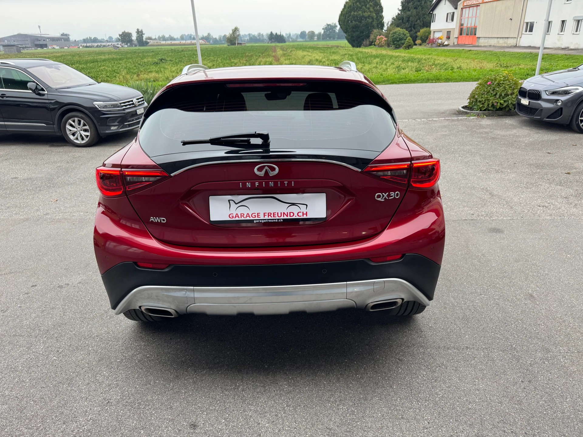 INFINITI QX30 2.0t Luxe Tech AWD DCT AWD-image-8