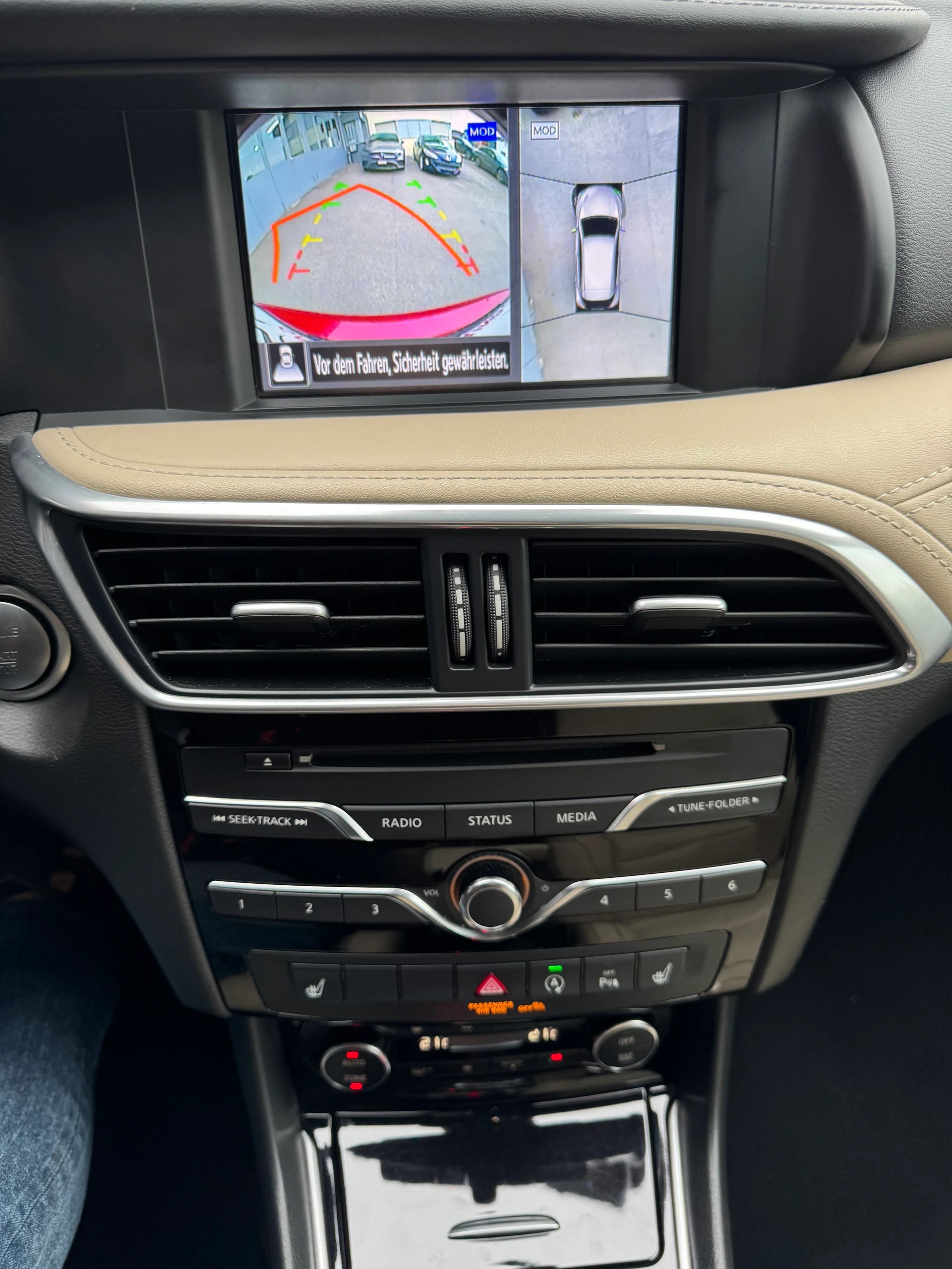 INFINITI QX30 2.0t Luxe Tech AWD DCT AWD-image-9