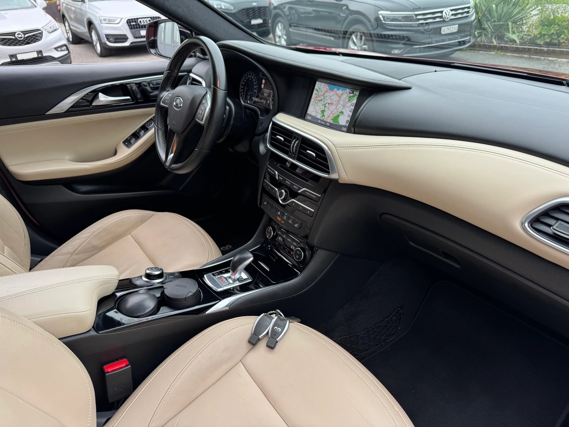 INFINITI QX30 2.0t Luxe Tech AWD DCT AWD-image-15