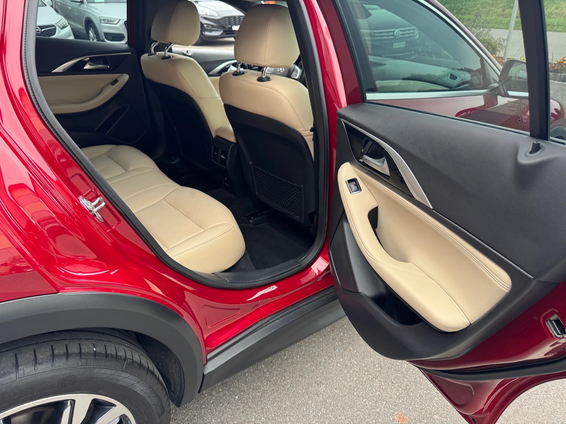 INFINITI QX30 2.0t Luxe Tech AWD DCT AWD-image-10