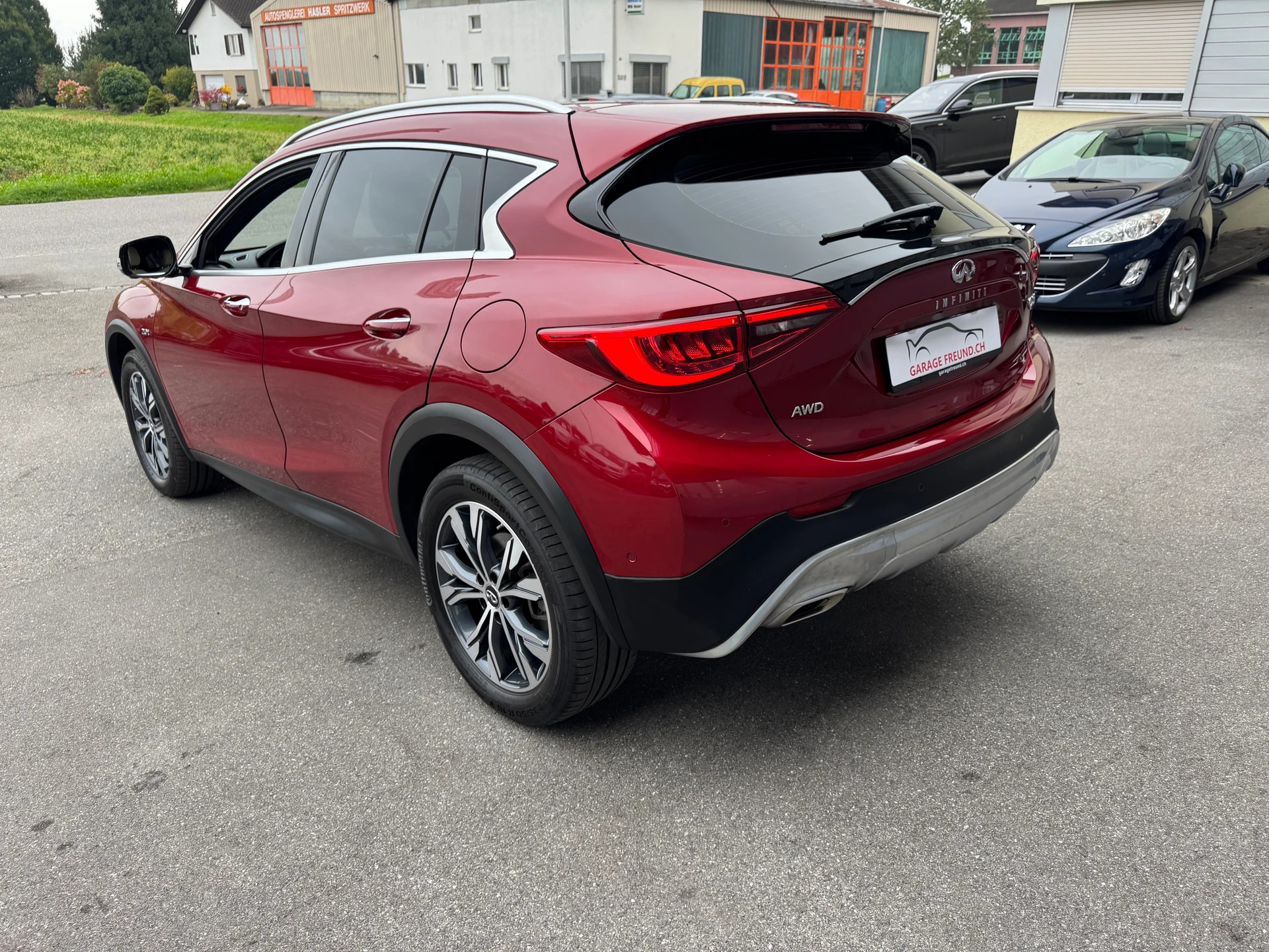 INFINITI QX30 2.0t Luxe Tech AWD DCT AWD-image-7