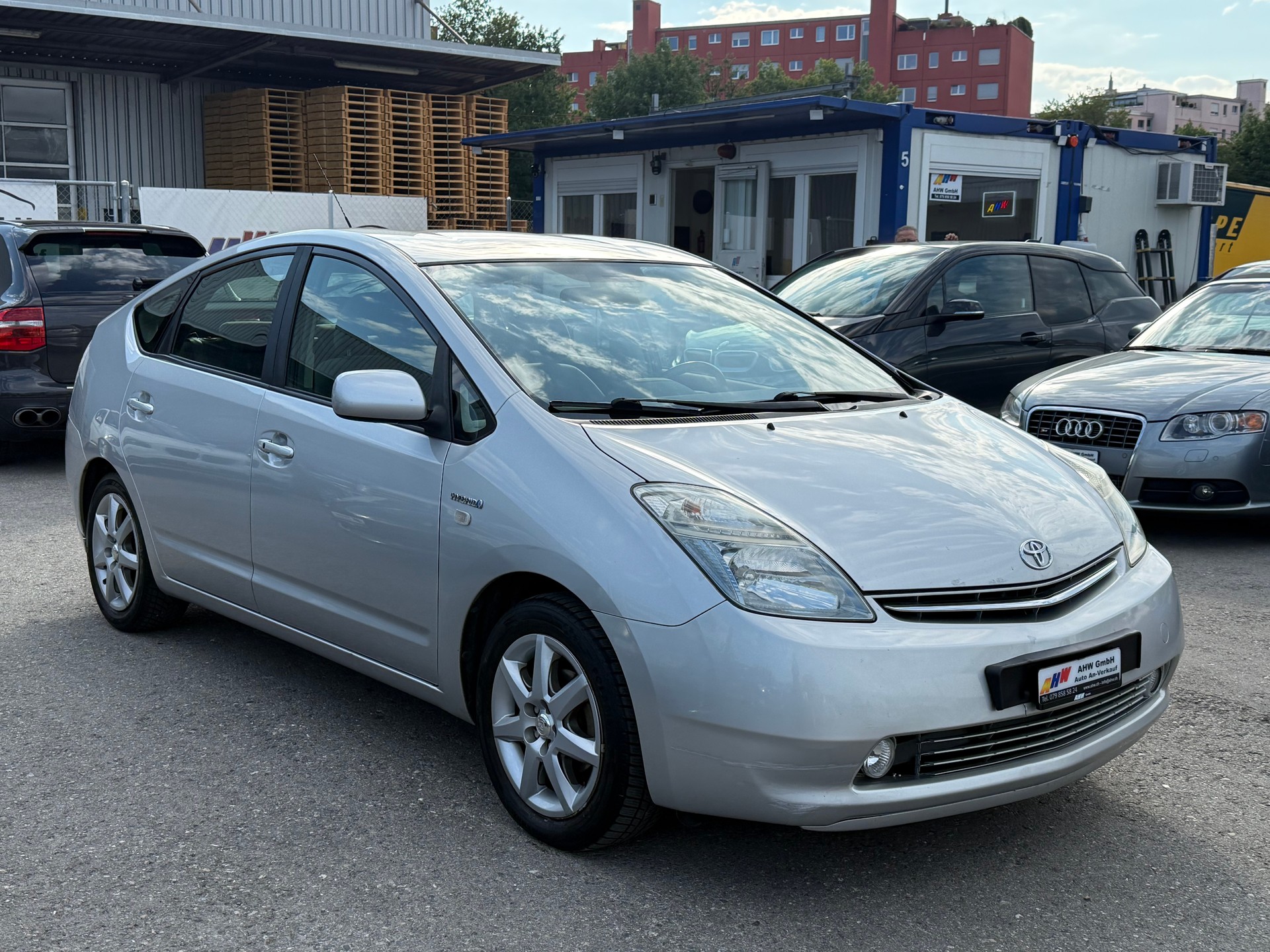 TOYOTA Prius 1.5 16V Hybrid Limited / Frisch ab MFK & Service / Rückfahrkamera / Navi / Keyless Go / Bluetooth-image-2