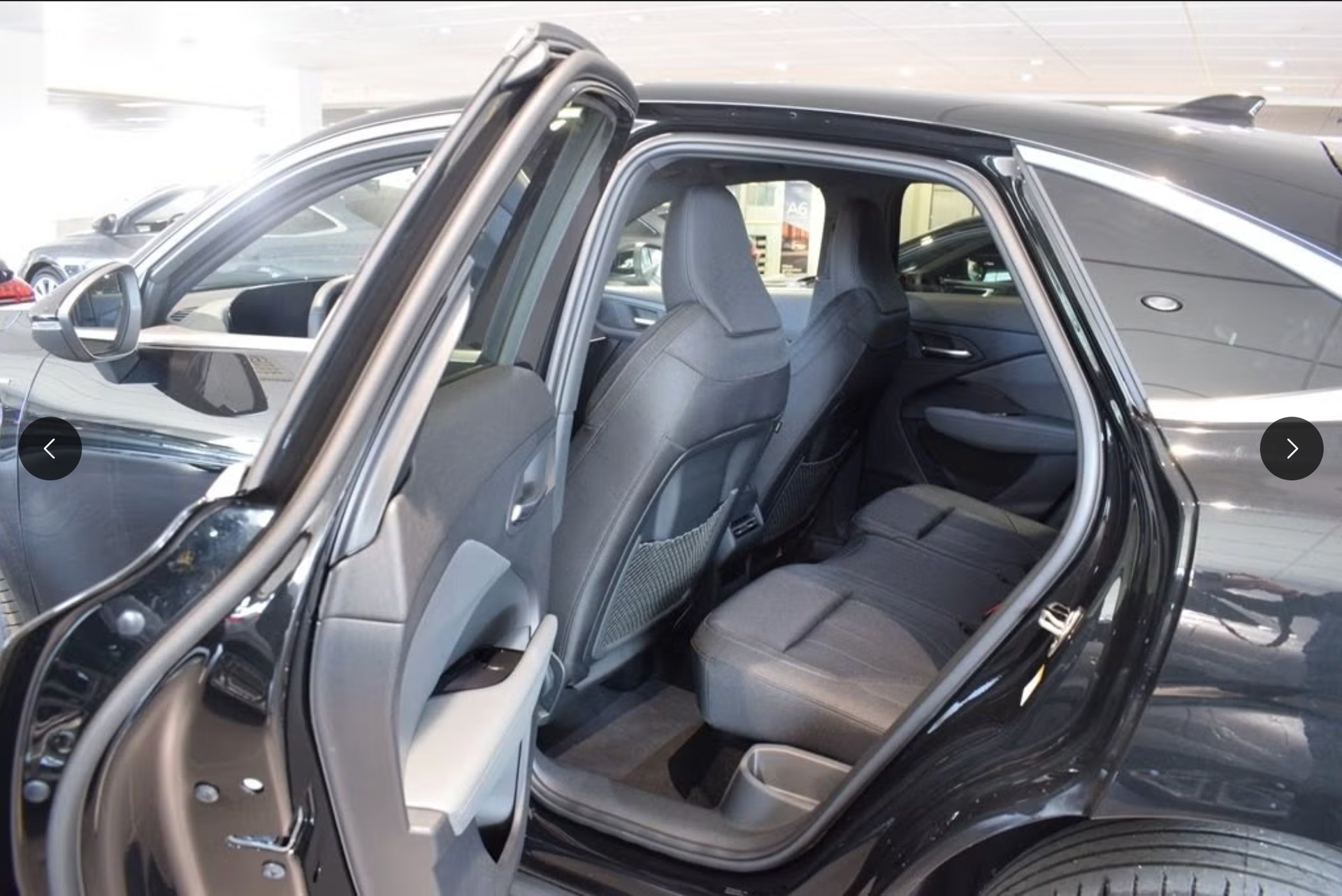 AUDI Q3 Sportback e-hybrid 200 kW S tronig-image-4