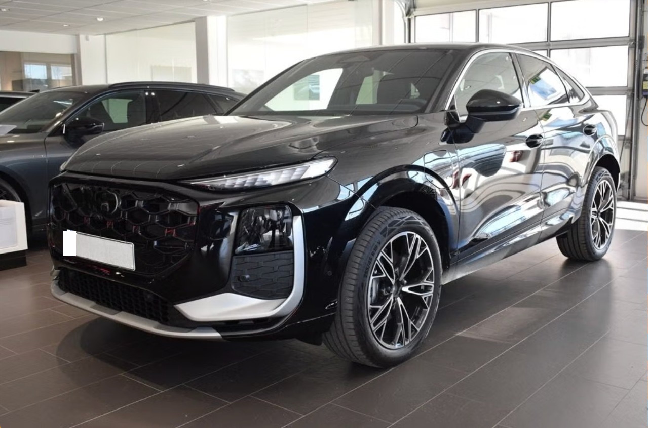 AUDI Q3 Sportback e-hybrid 200 kW S tronig — slika 1