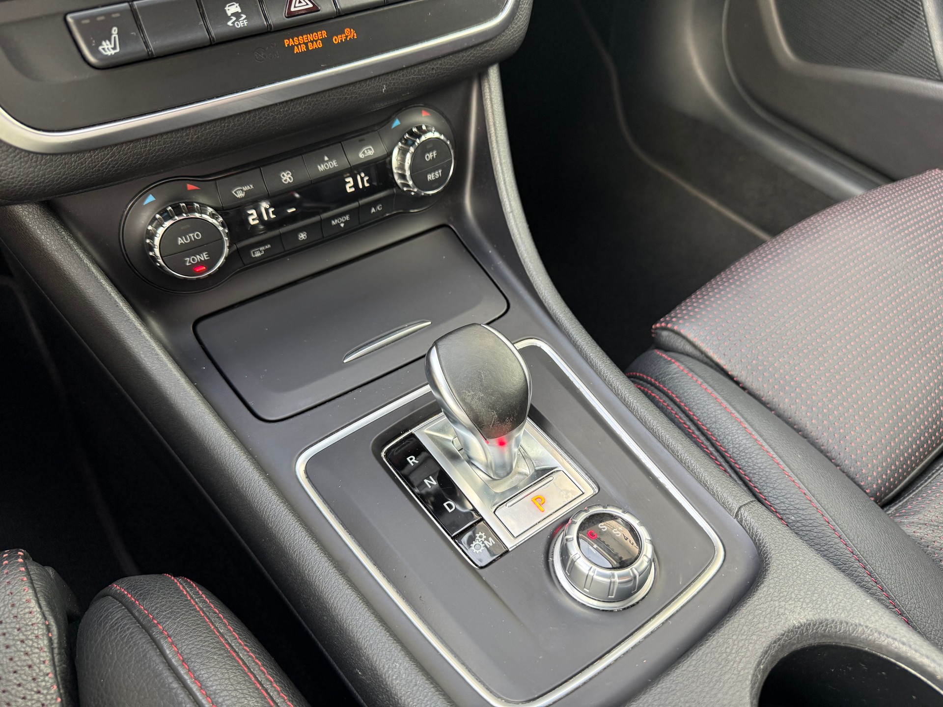 MERCEDES-BENZ CLA Shooting Brake 45 AMG 4Matic Speedshift-image-13