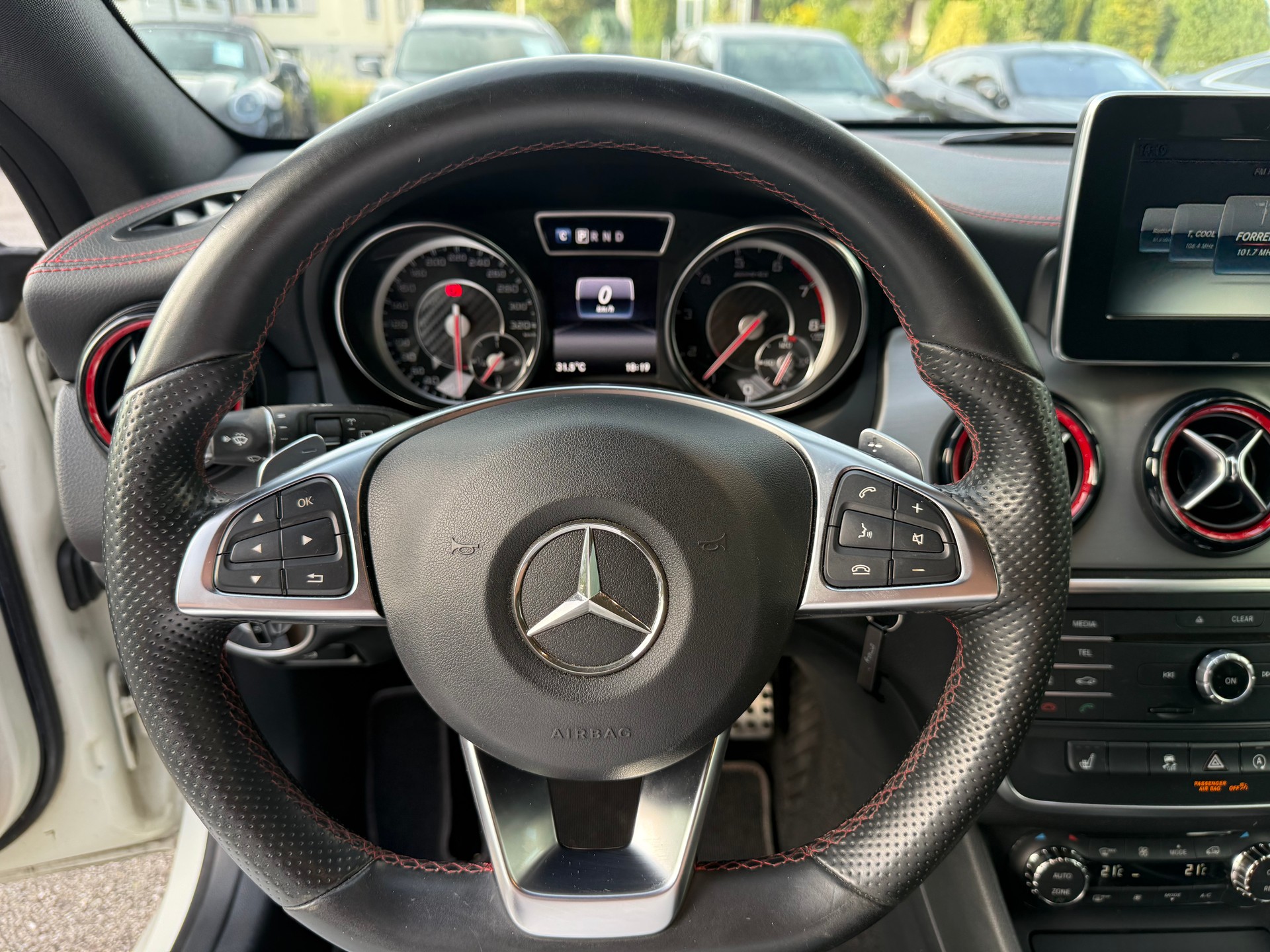 MERCEDES-BENZ CLA Shooting Brake 45 AMG 4Matic Speedshift-image-9