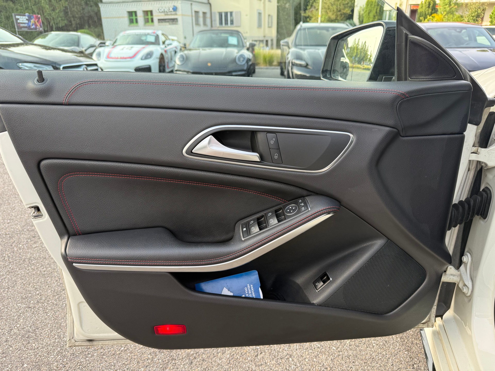 MERCEDES-BENZ CLA Shooting Brake 45 AMG 4Matic Speedshift-image-8