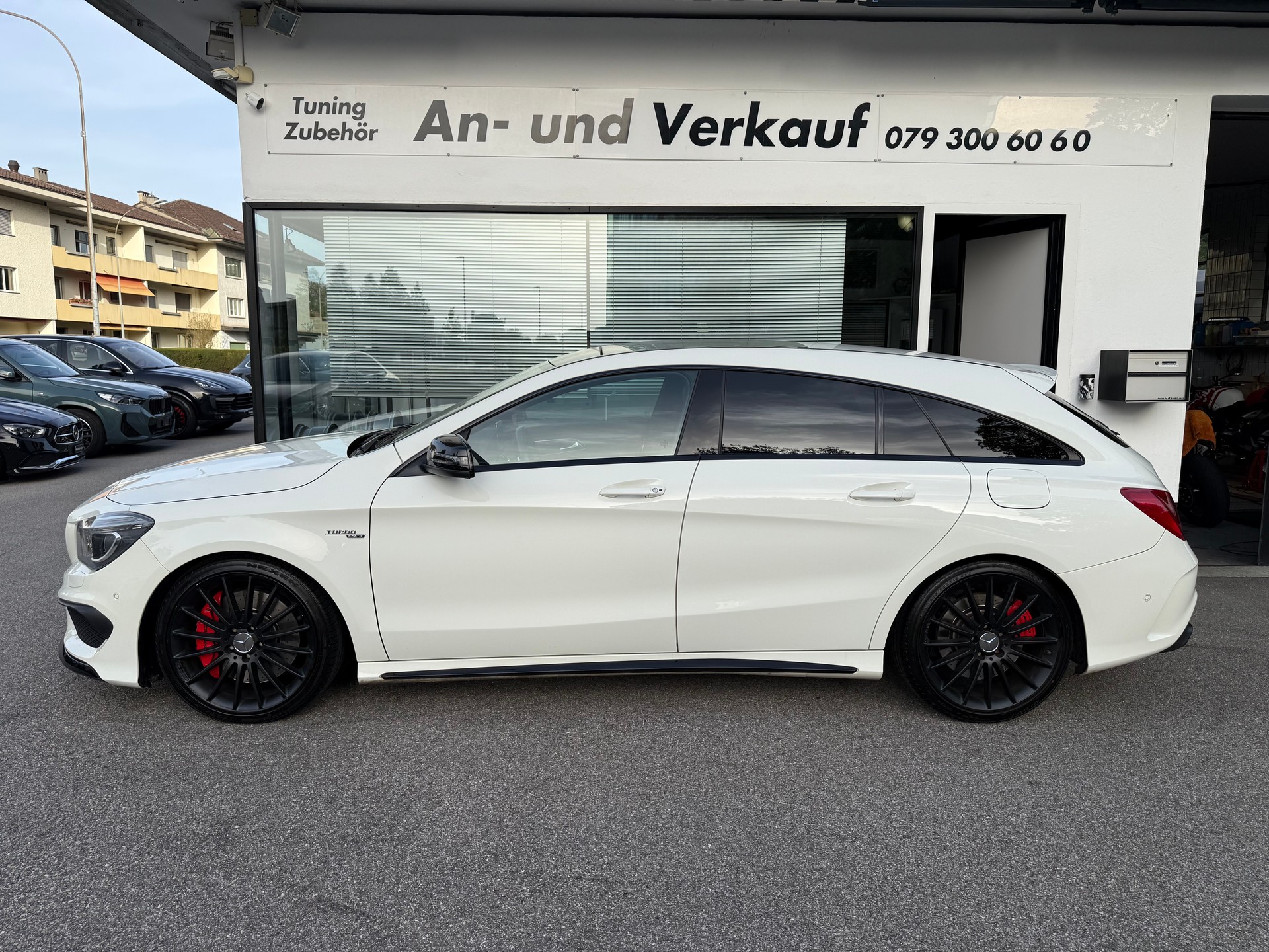 MERCEDES-BENZ CLA Shooting Brake 45 AMG 4Matic Speedshift-image-2