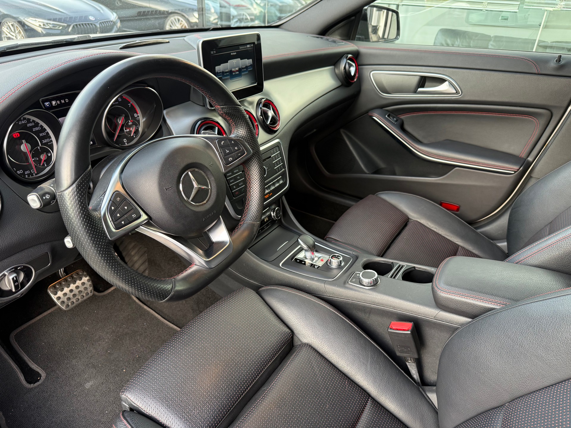MERCEDES-BENZ CLA Shooting Brake 45 AMG 4Matic Speedshift-image-5