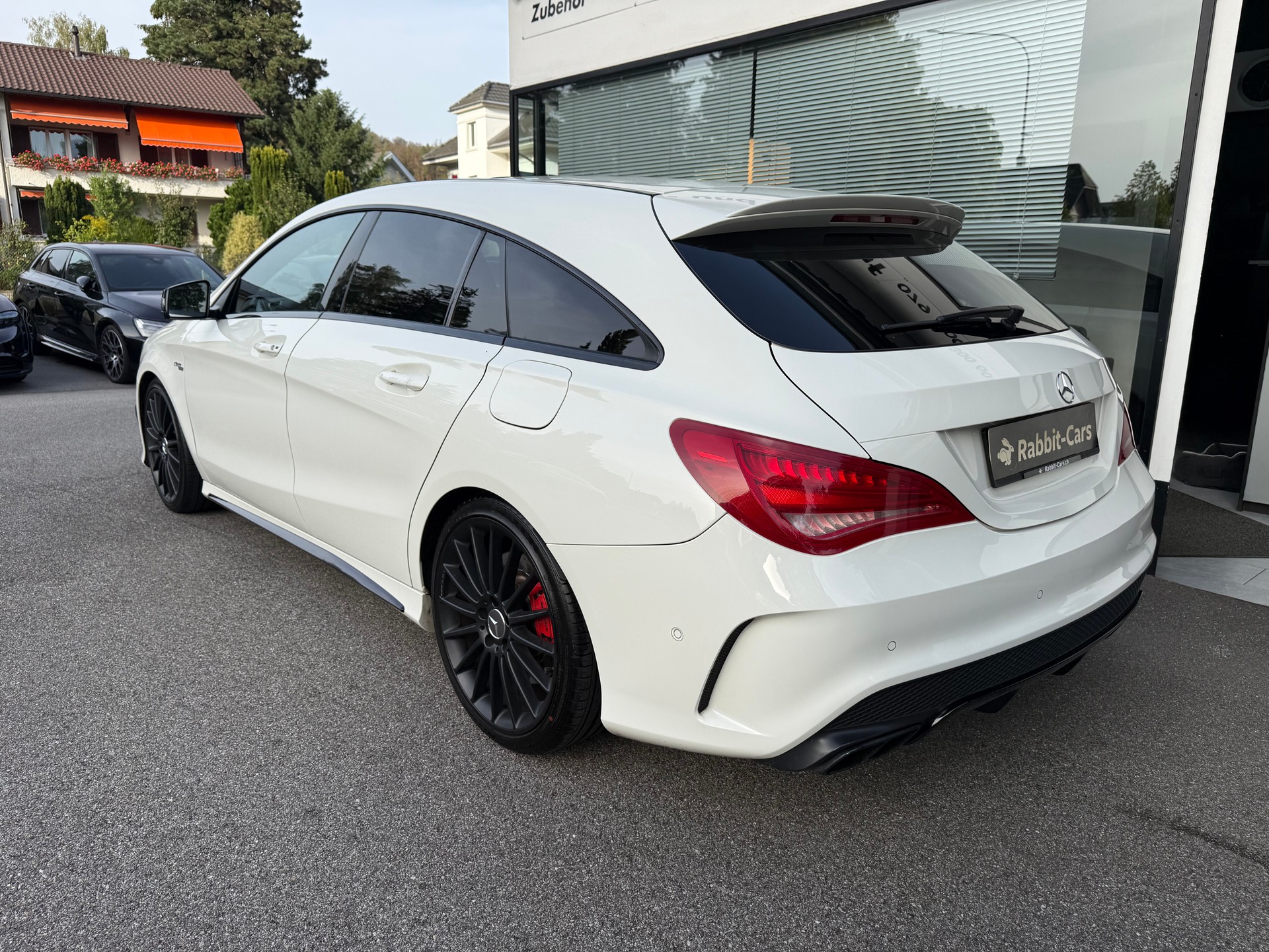 MERCEDES-BENZ CLA Shooting Brake 45 AMG 4Matic Speedshift-image-3