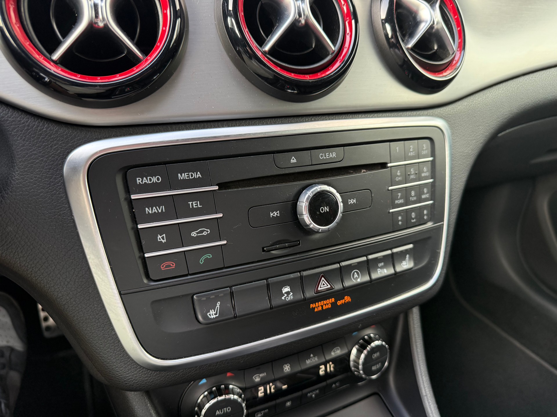 MERCEDES-BENZ CLA Shooting Brake 45 AMG 4Matic Speedshift-image-12