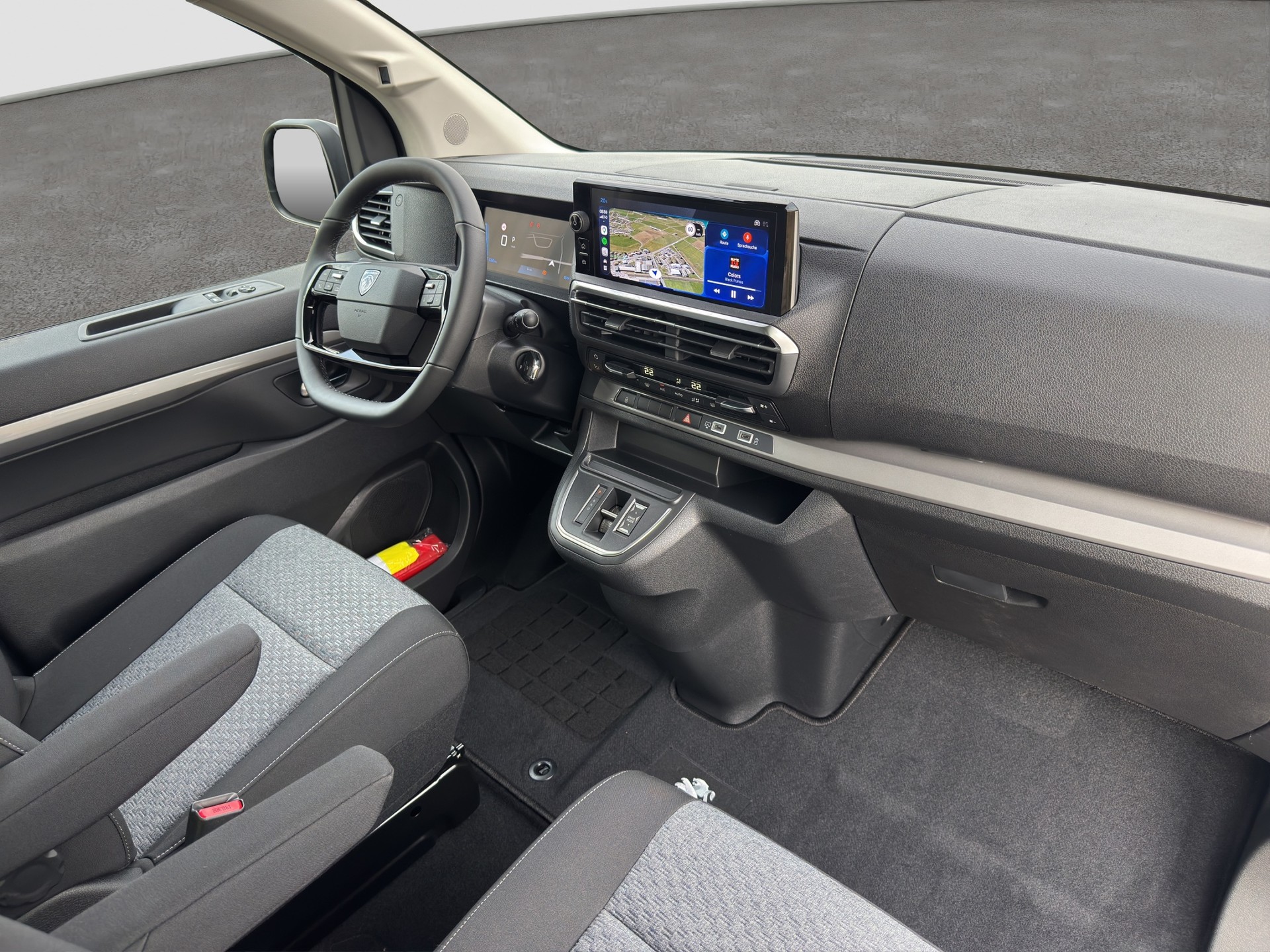 PEUGEOT Traveller 2.2 BlueHDi Family Edition Standard EAT8-image-11