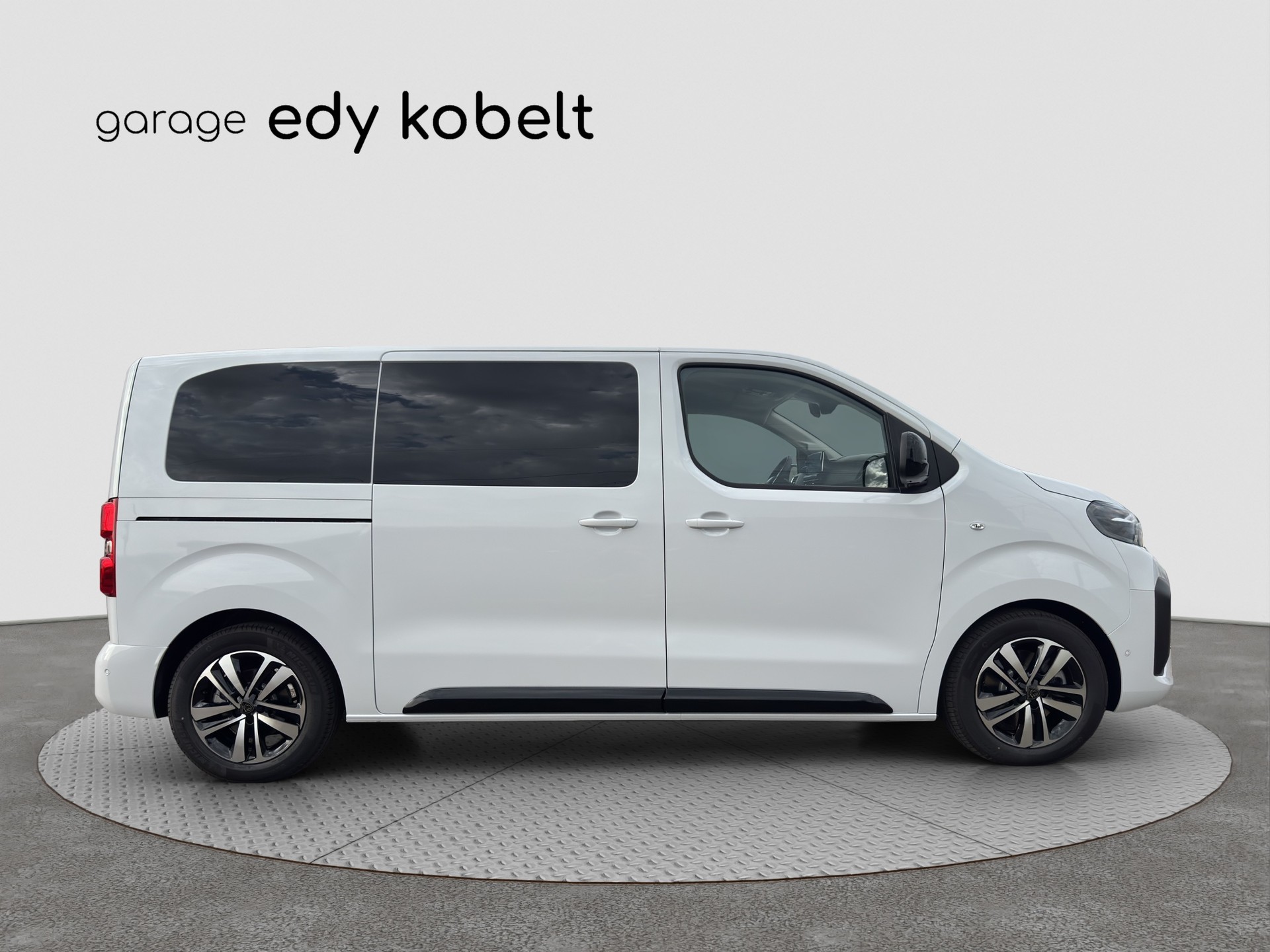 PEUGEOT Traveller 2.2 BlueHDi Family Edition Standard EAT8-image-19