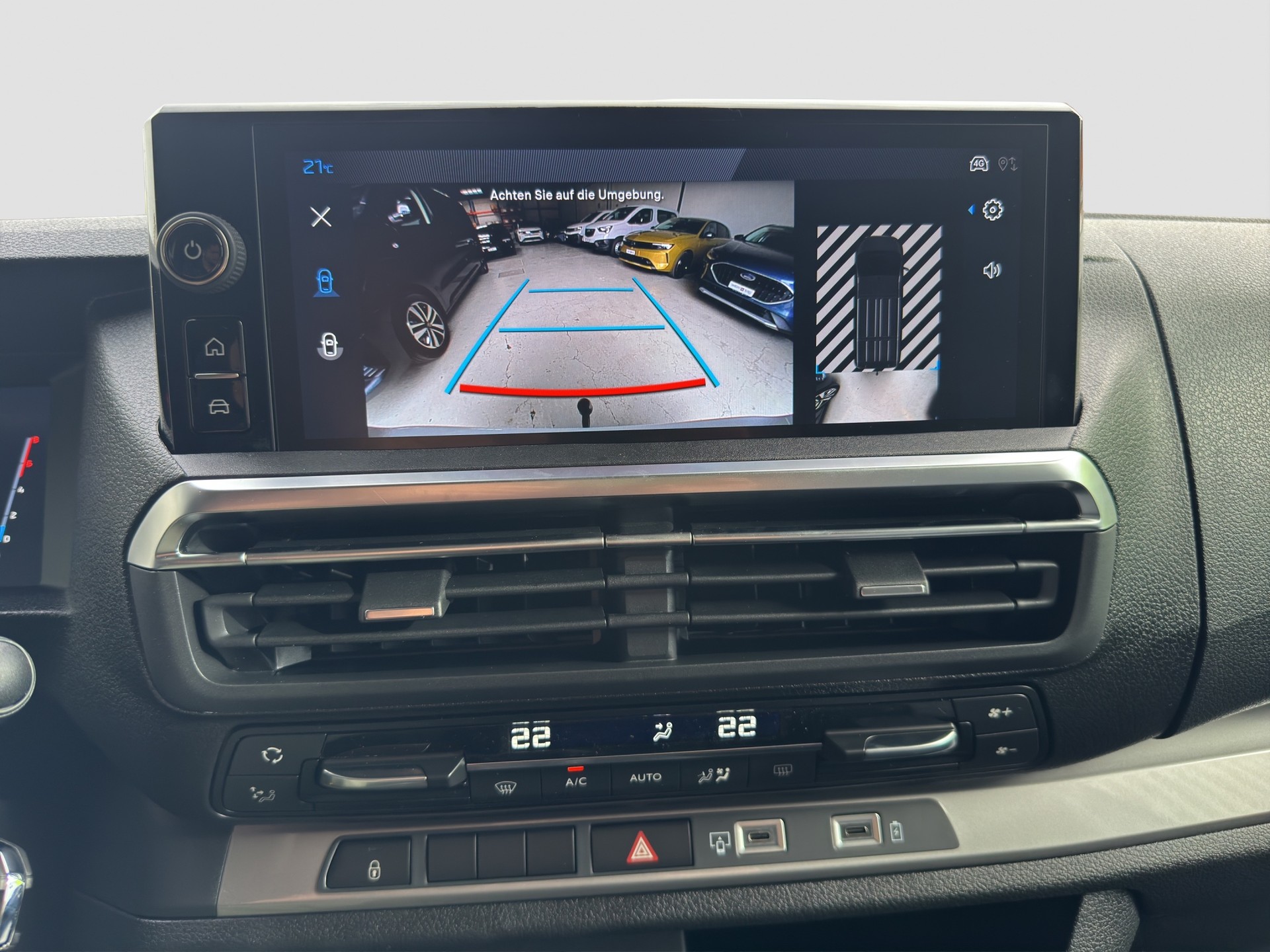 PEUGEOT Traveller 2.2 BlueHDi Family Edition Standard EAT8-image-4