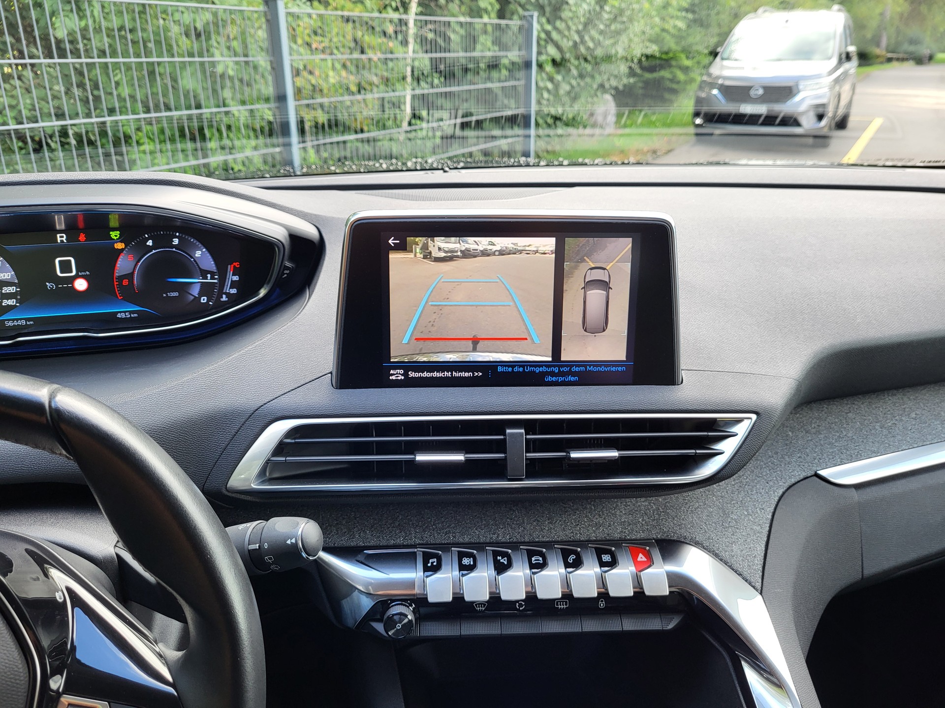 PEUGEOT 5008 1.5 BlueHDi Allure-image-13