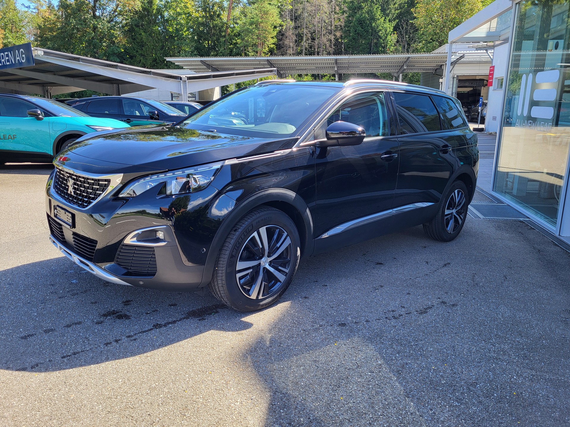PEUGEOT 5008 1.5 BlueHDi Allure-image-1