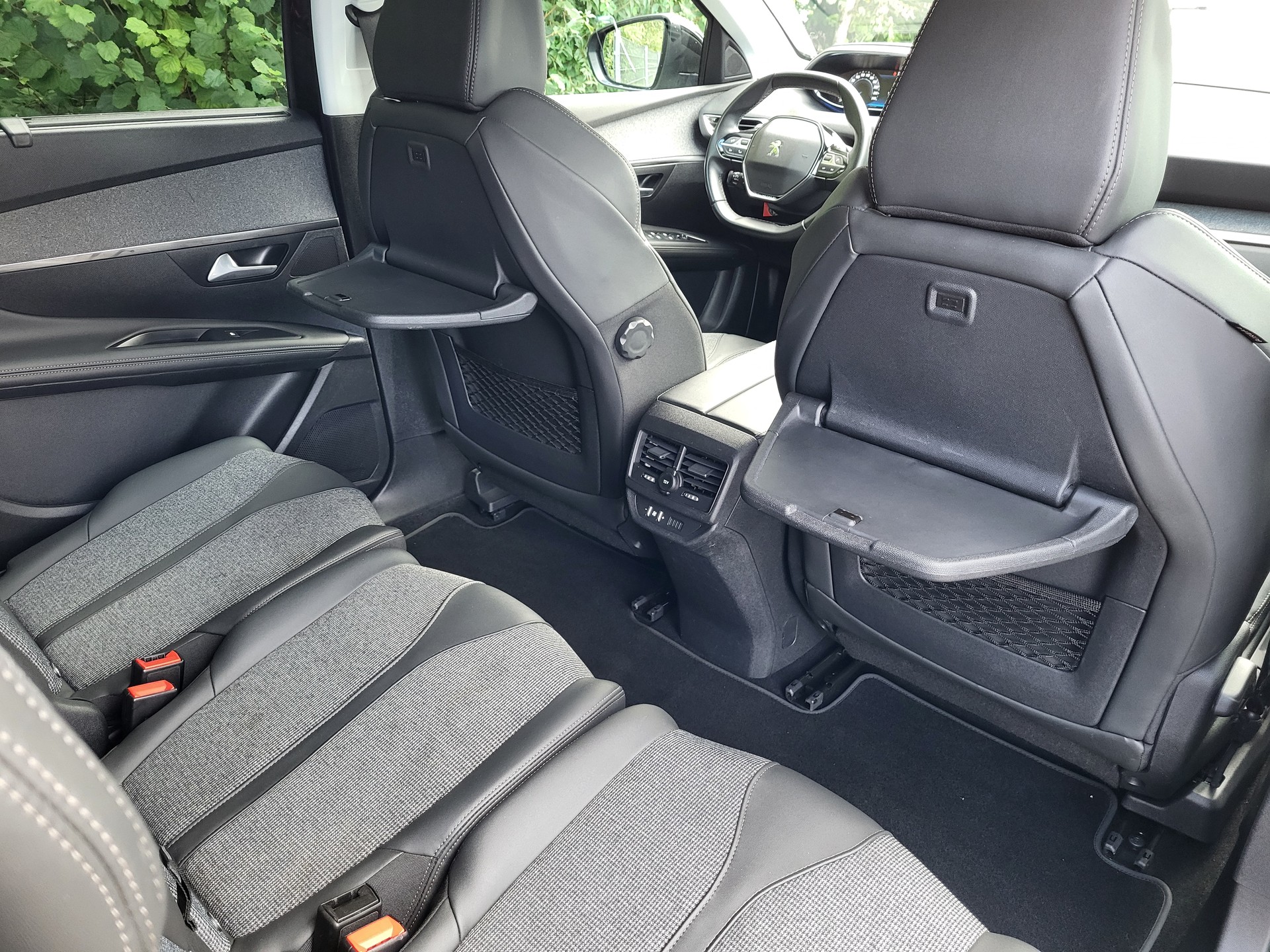 PEUGEOT 5008 1.5 BlueHDi Allure-image-10