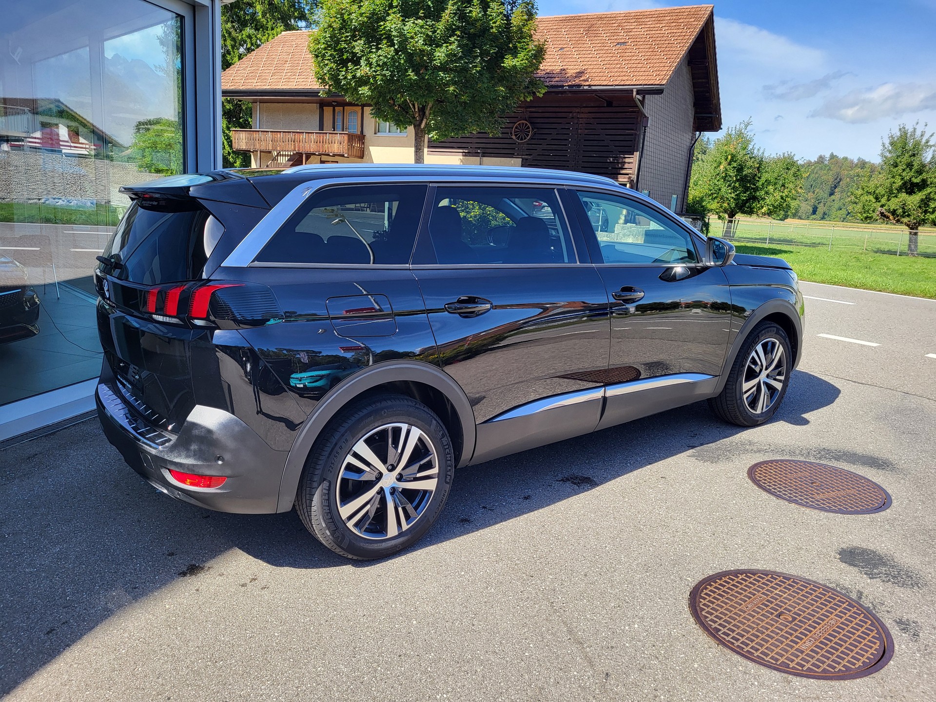 PEUGEOT 5008 1.5 BlueHDi Allure-image-3