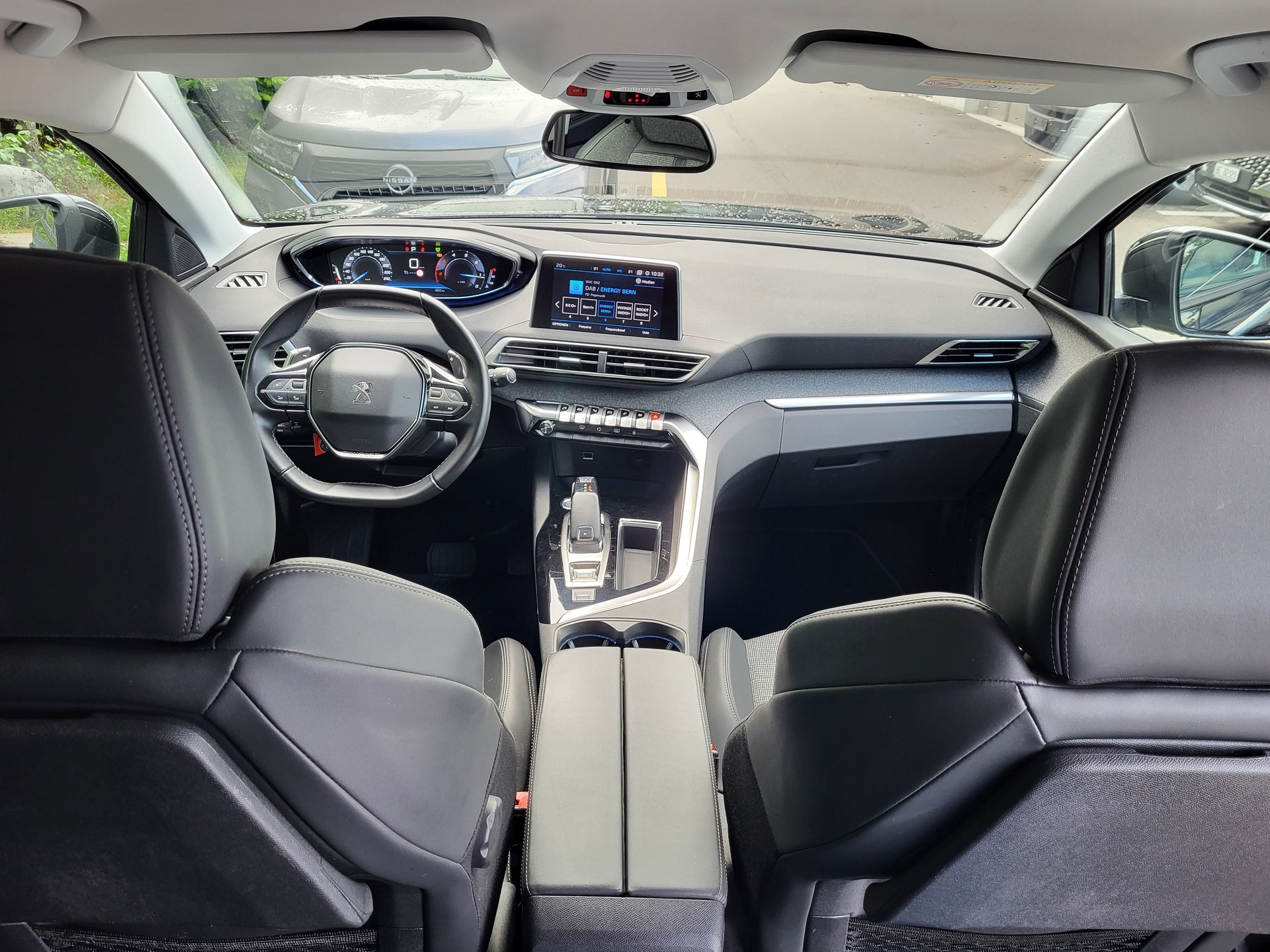 PEUGEOT 5008 1.5 BlueHDi Allure-image-11