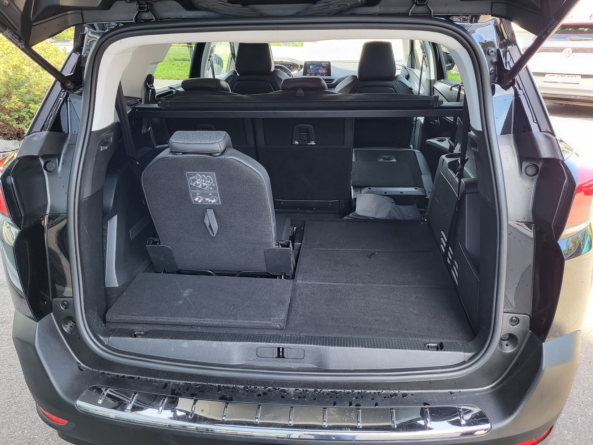 PEUGEOT 5008 1.5 BlueHDi Allure-image-9