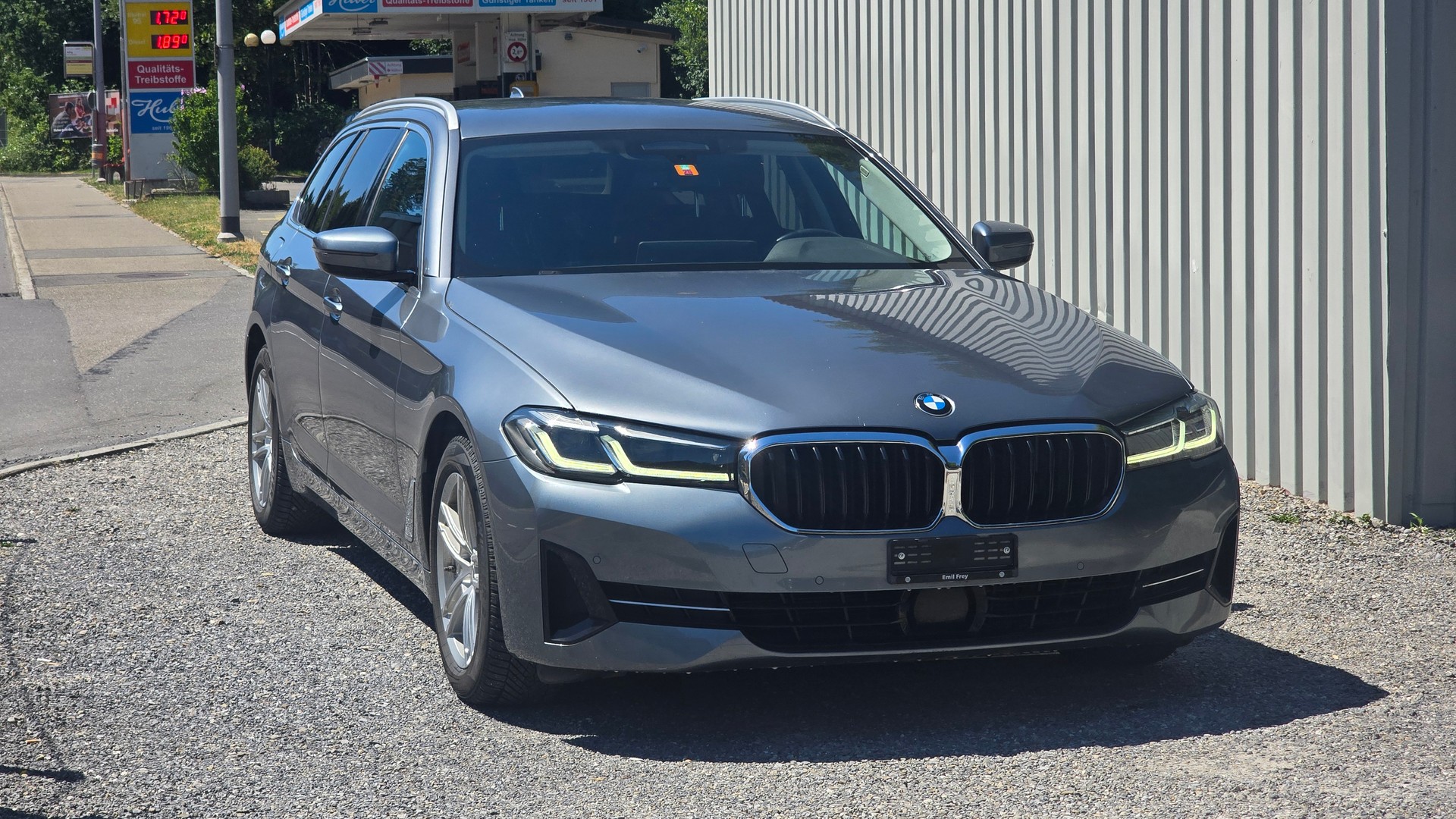 BMW 520d xDrive 48V Touring Steptronic-image-3