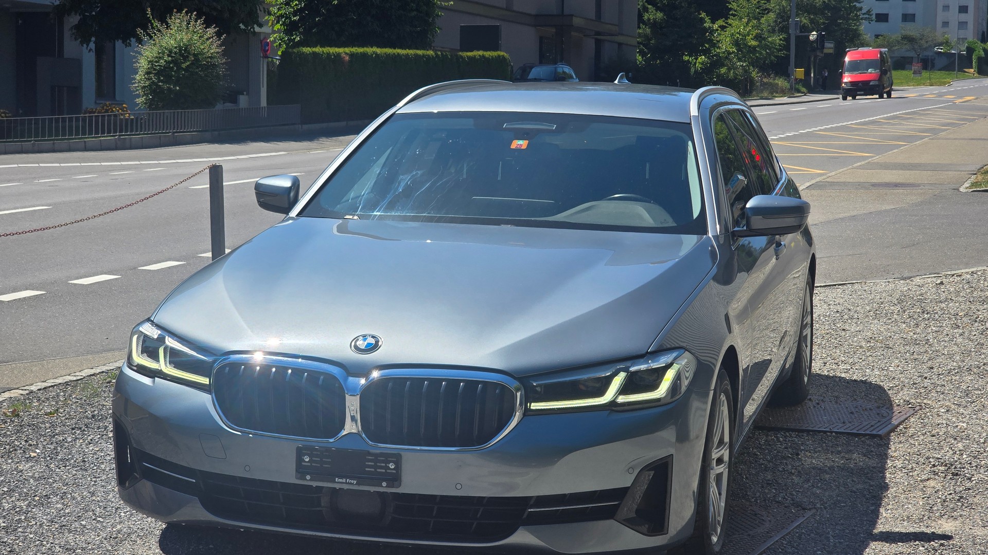 BMW 520d xDrive 48V Touring Steptronic-image-0