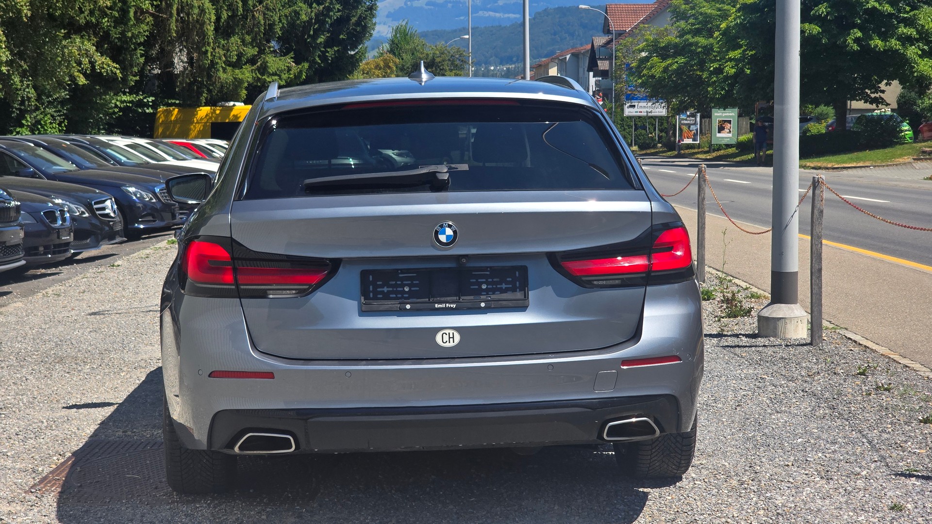 BMW 520d xDrive 48V Touring Steptronic-image-5