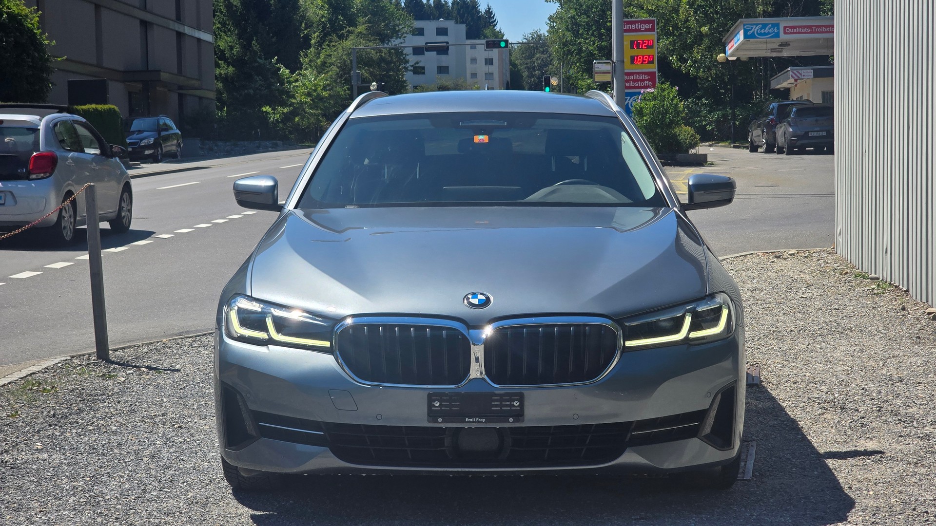 BMW 520d xDrive 48V Touring Steptronic-image-2